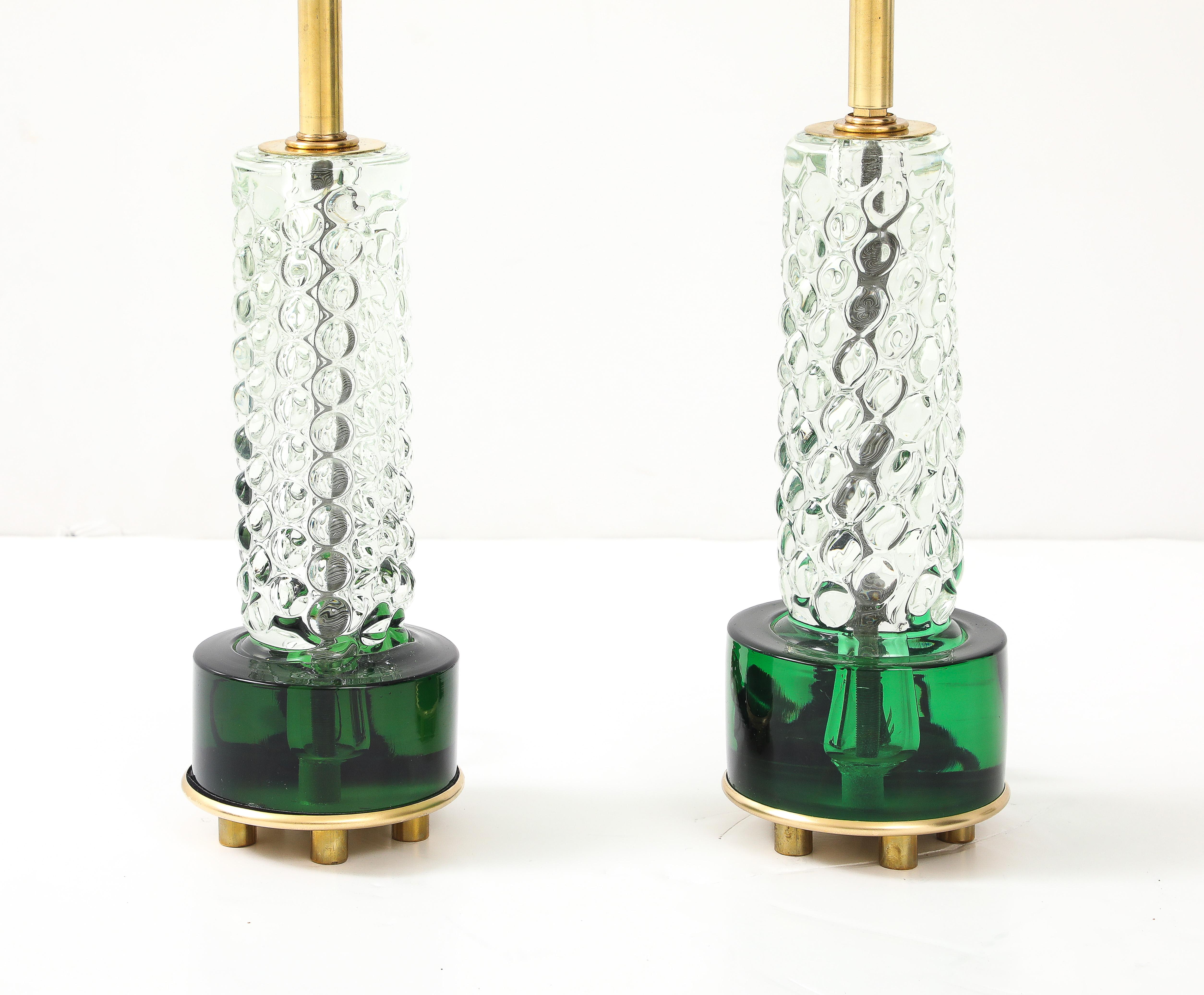 Superbe paire de lampes en émeraude et cristal clair Excellent état - En vente à New York, NY