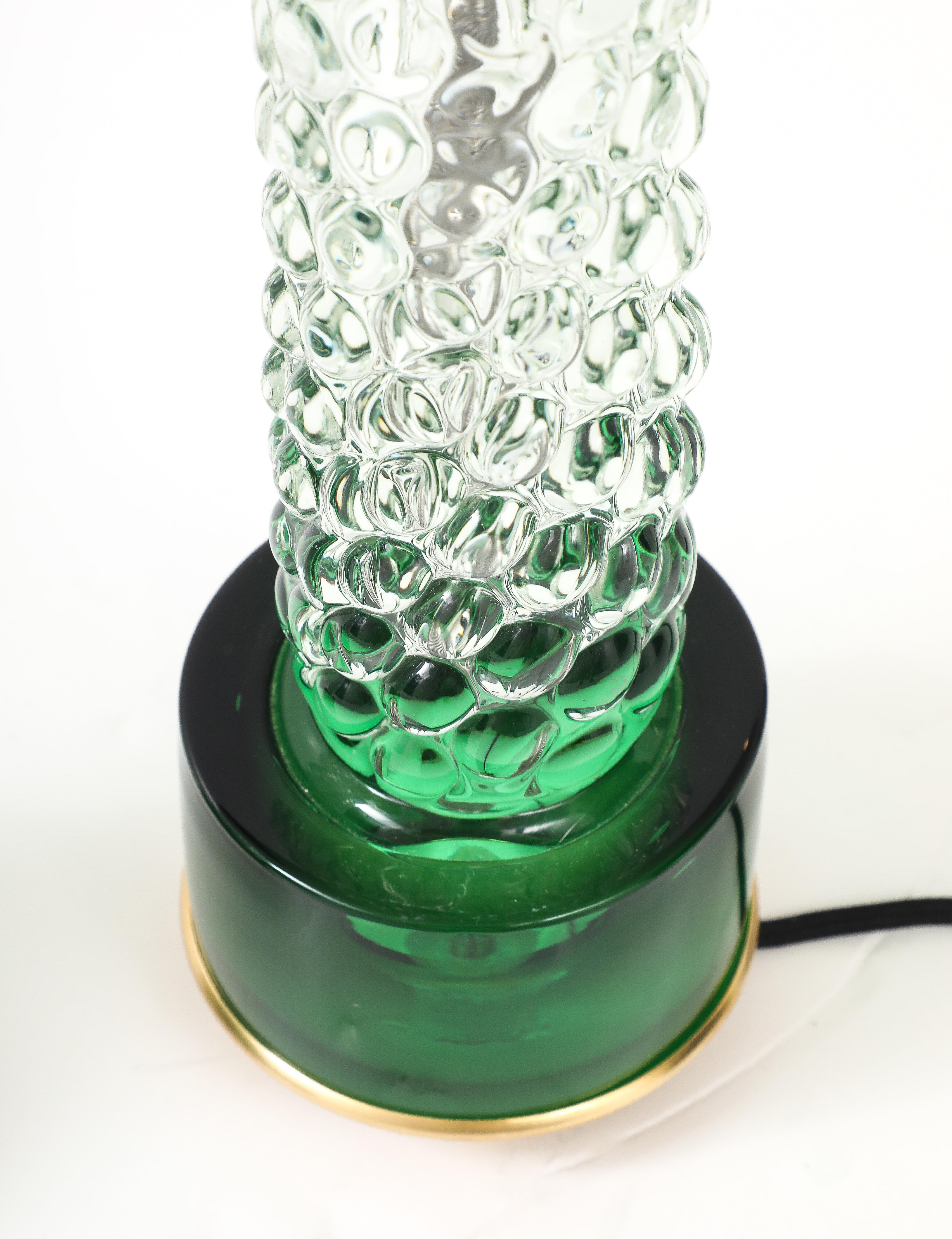 Laiton Superbe paire de lampes en émeraude et cristal clair en vente