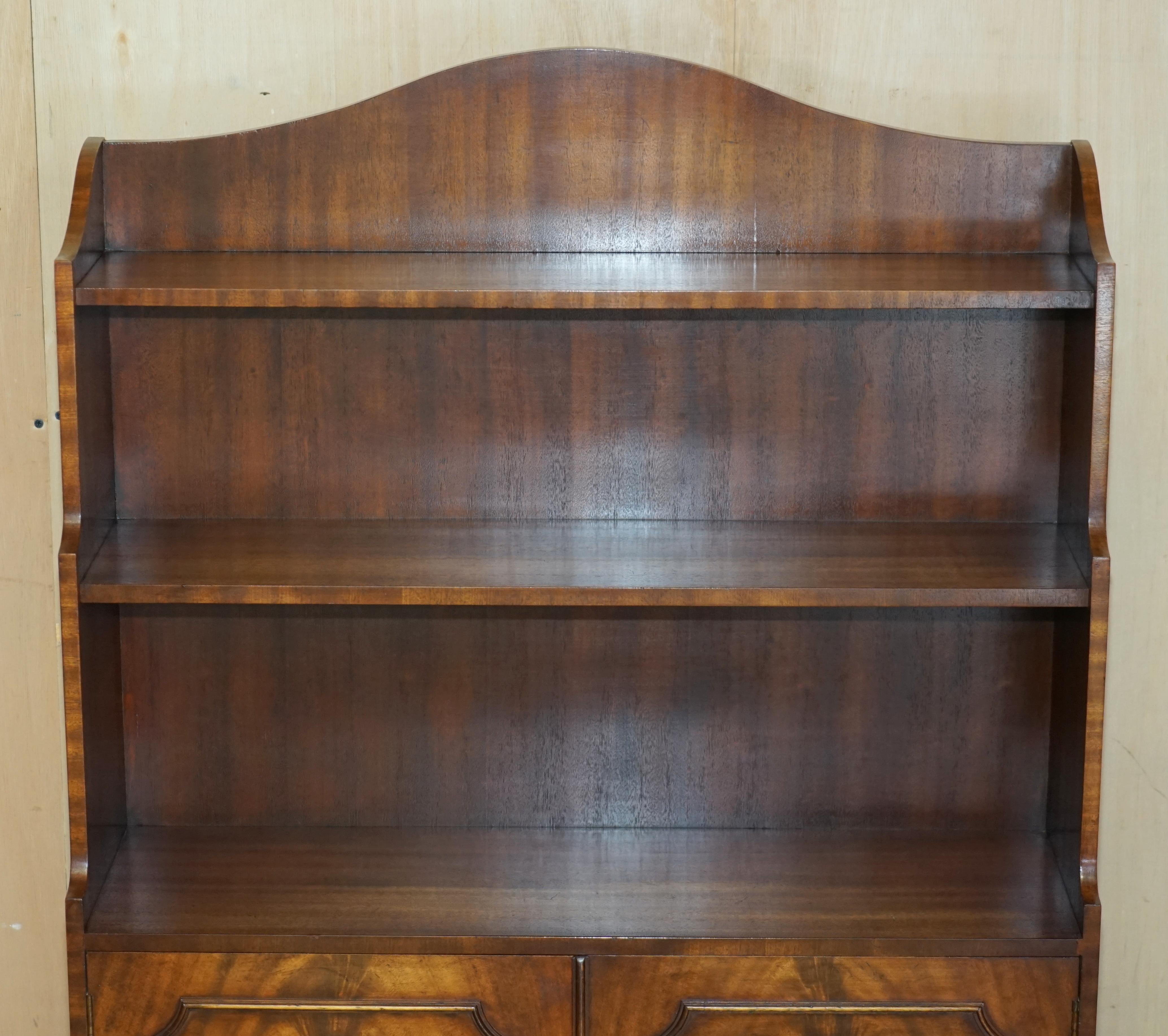 English Stunning Pair of Flamed Hardwood Dwarf Waterfall Open Library Bookcases Cupboard For Sale