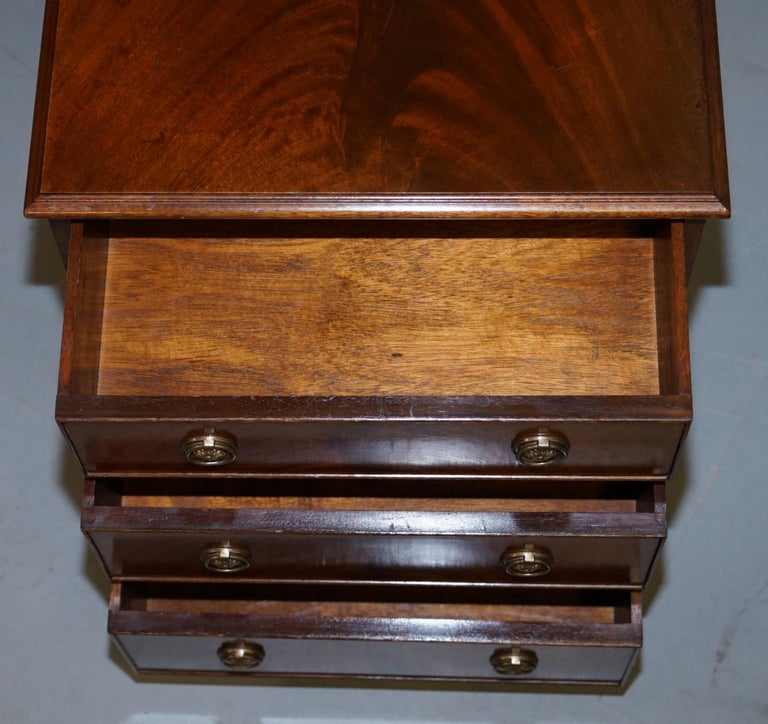 Stunning Pair of Flamed Hardwood Bedside Lamp Wine Table Sized Chests of Drawers For Sale 3