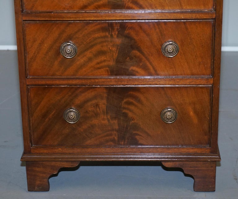Stunning Pair of Flamed Hardwood Bedside Lamp Wine Table Sized Chests of Drawers In Good Condition For Sale In , Pulborough
