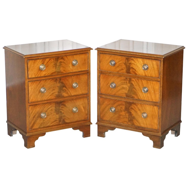 Stunning Pair of Flamed Hardwood Bedside Lamp Wine Table Sized Chests of Drawers For Sale