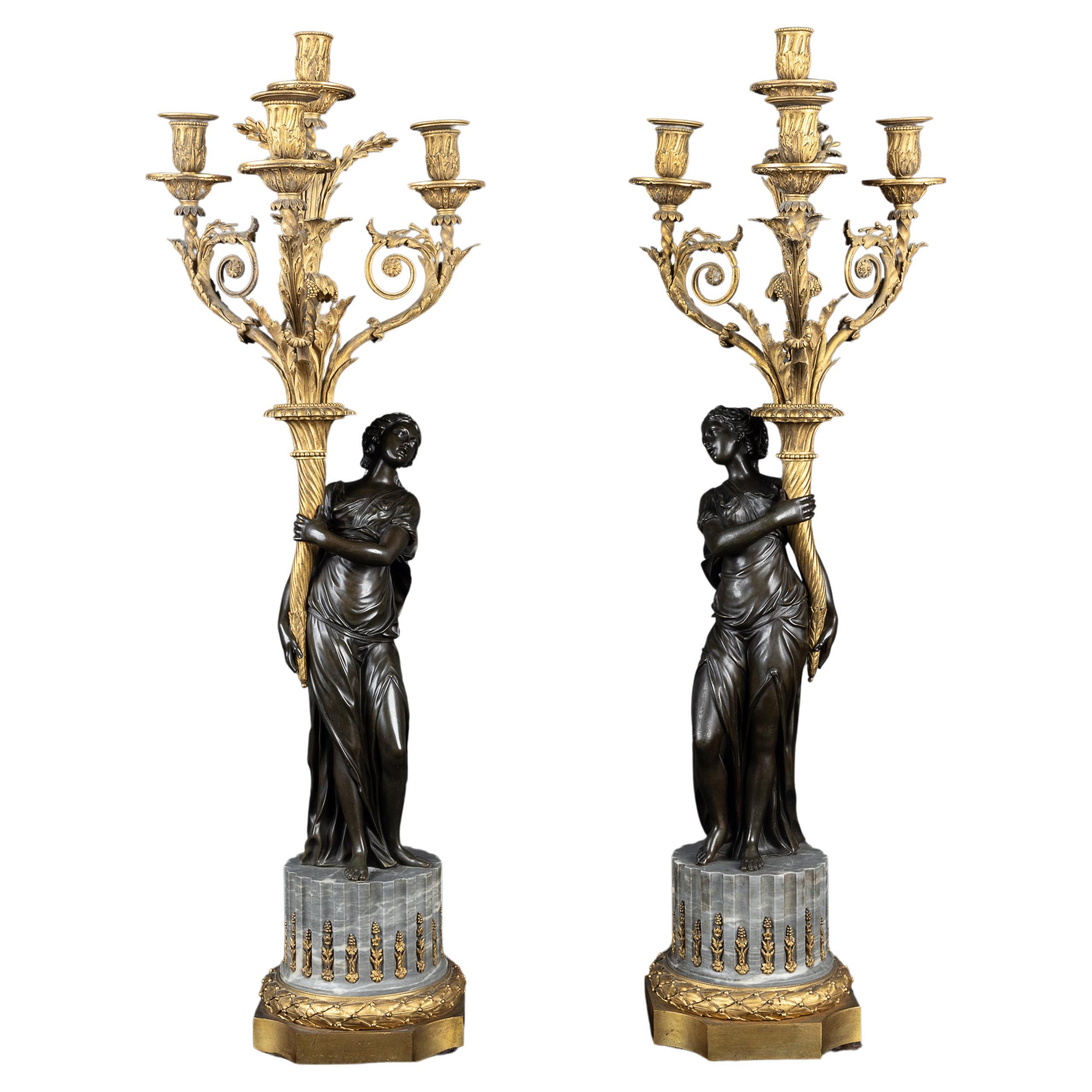 Superbe paire de candélabres d'oré en bronze du 19e siècle avec figures féminines