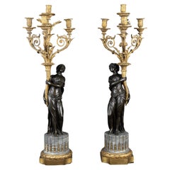 Superbe paire de candélabres d'oré en bronze du 19e siècle avec figures féminines
