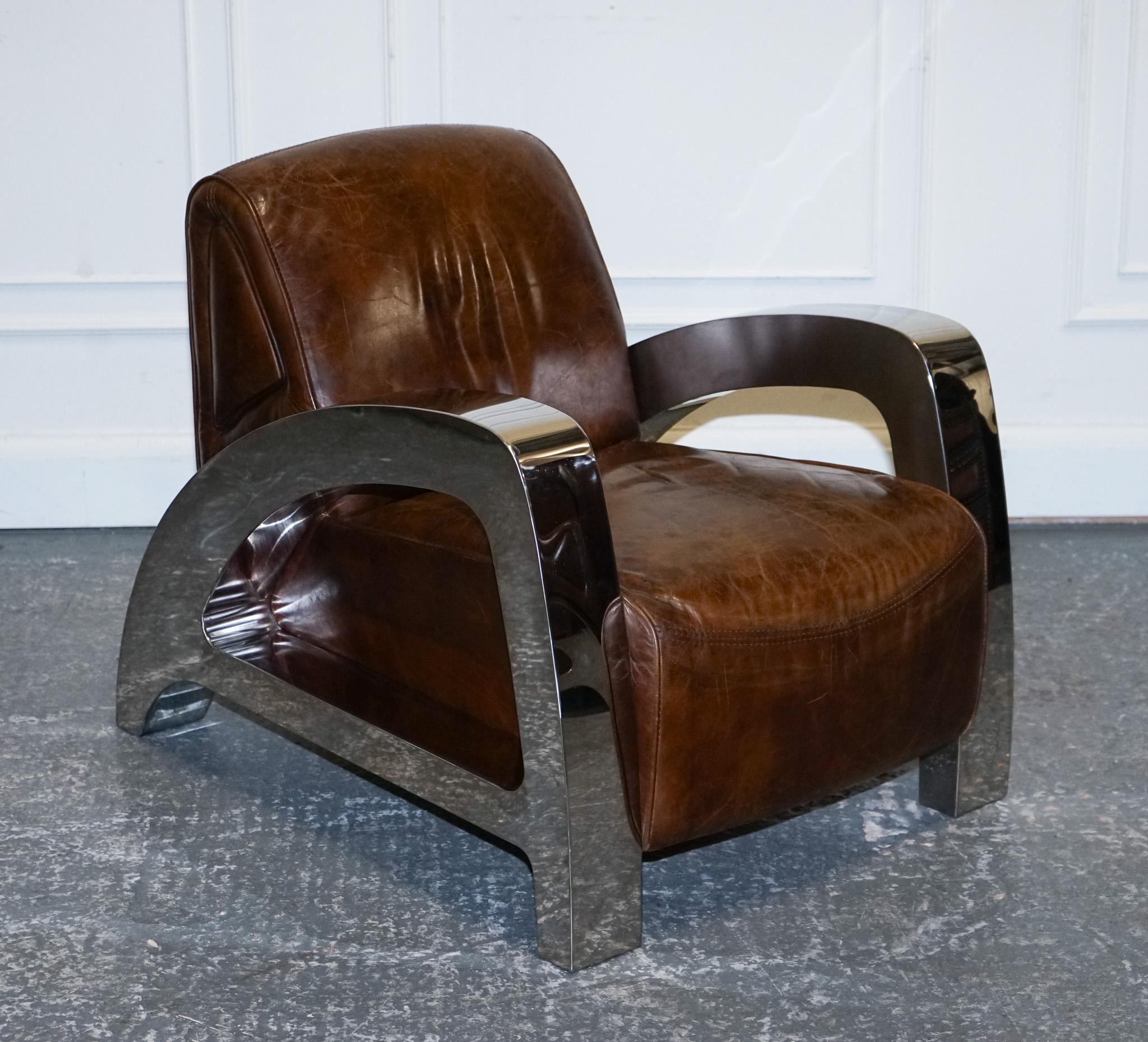 
Siamo lieti di offrire in vendita una splendida coppia di poltrone Aviator in stile Art Déco francese.

Bellissima coppia di sedie, sono state ben curate e amate, presentano alcuni segni qua e là. 

Prima di procedere all'acquisto, esamina