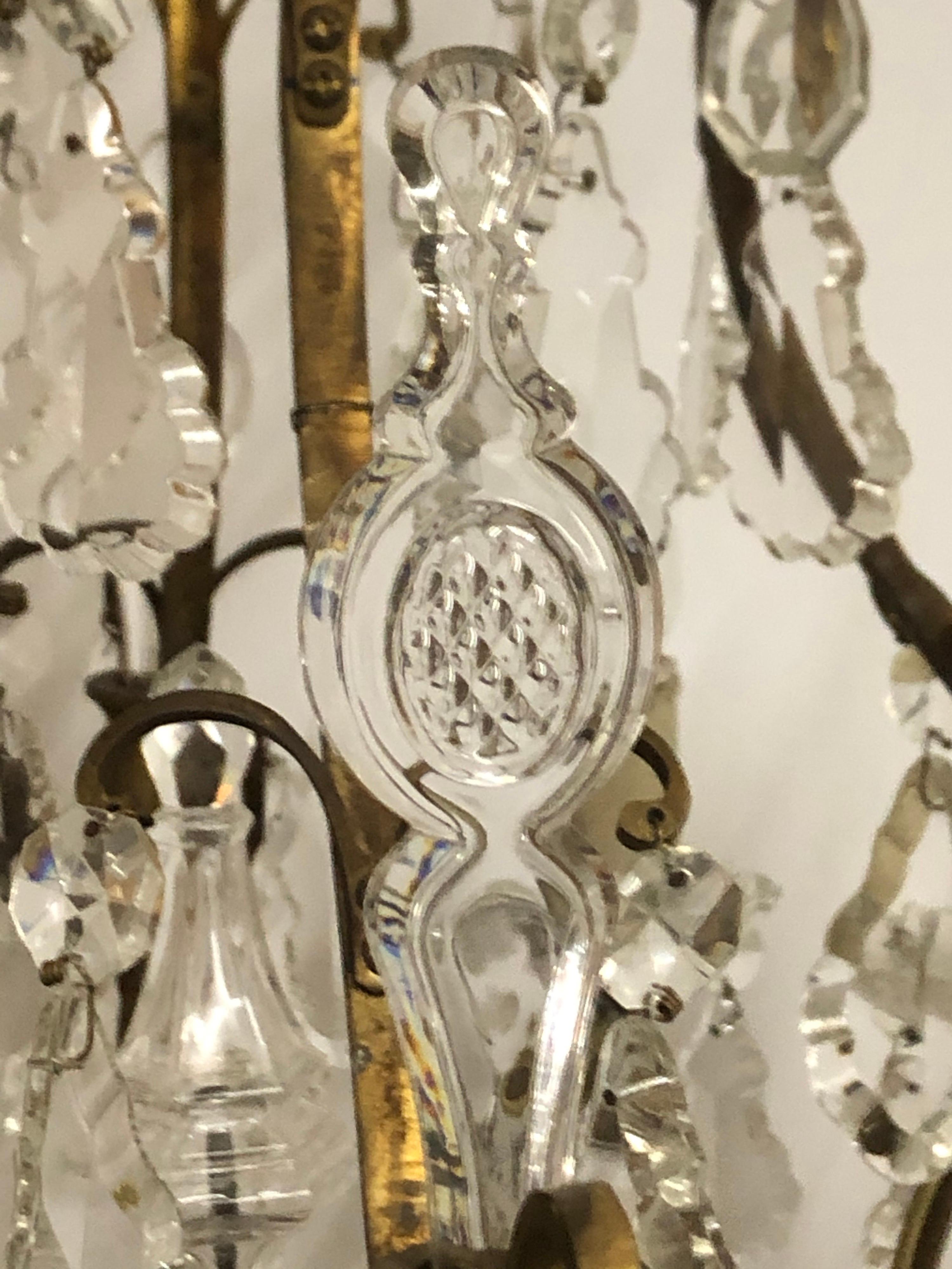Atemberaubendes Paar französischer Bronze- und Kristallkronleuchter 4