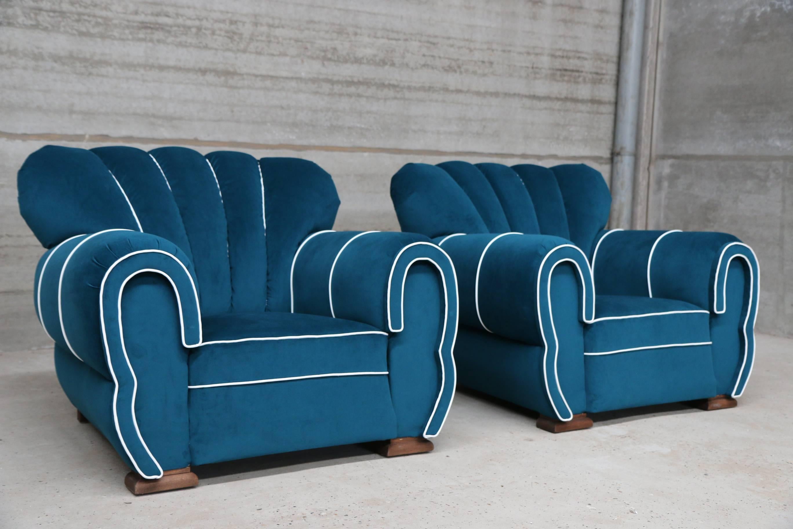 Pair of French 1937 Art Deco Bergères. Professionally restored in blue velvet by funkyvintage Belgium.
Very rare model, impossible to find. Probably by Pierre de la Londe and a design by Ruhlmann
Makes any interior looking the part.