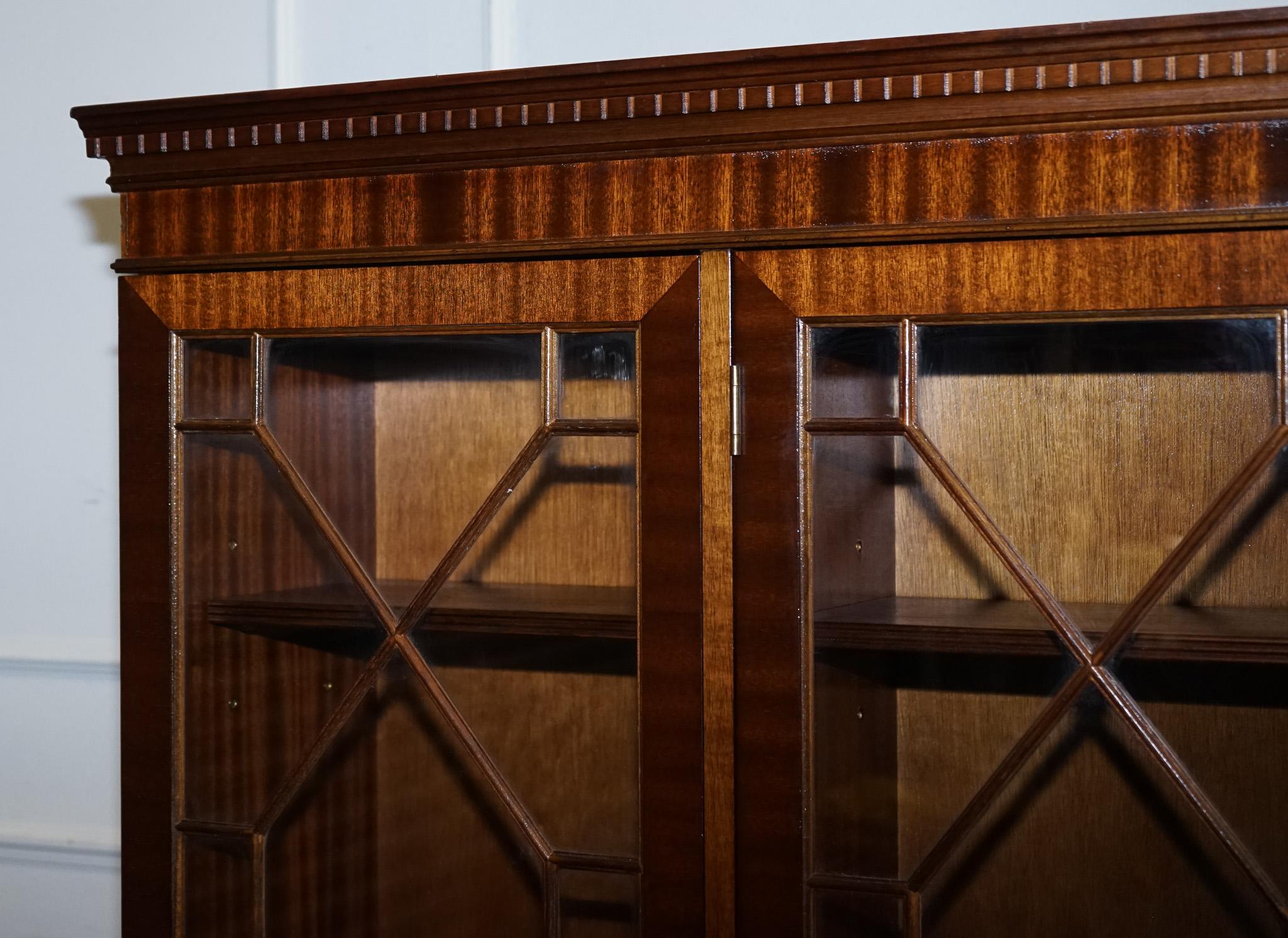 impresionante pareja de librerias de estilo georgiano con cajonera y cajonera de almacenaje 10