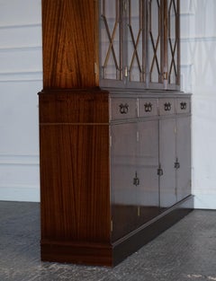 STUNNING PAIR OF GEORGIAN  Style BREAKFRONT BOOKCASES DISPLAY CABINET WiTH DRAWER