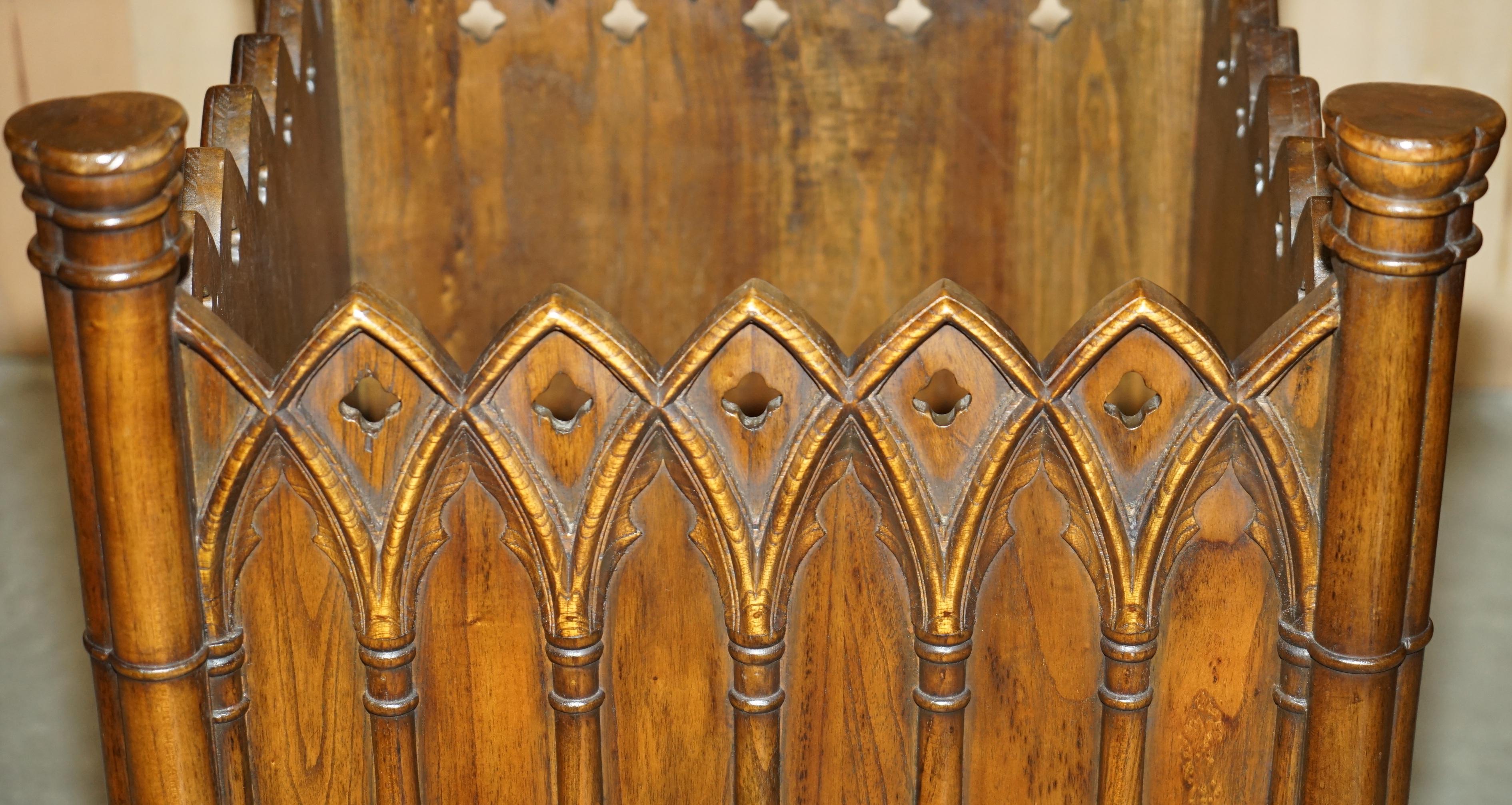 STUPENDO COPPIO DI FIORIERE GOTHIC REVIVAL EXTRA LARGE IN LEGNO INCISO A MANO 72X60CM in vendita 3