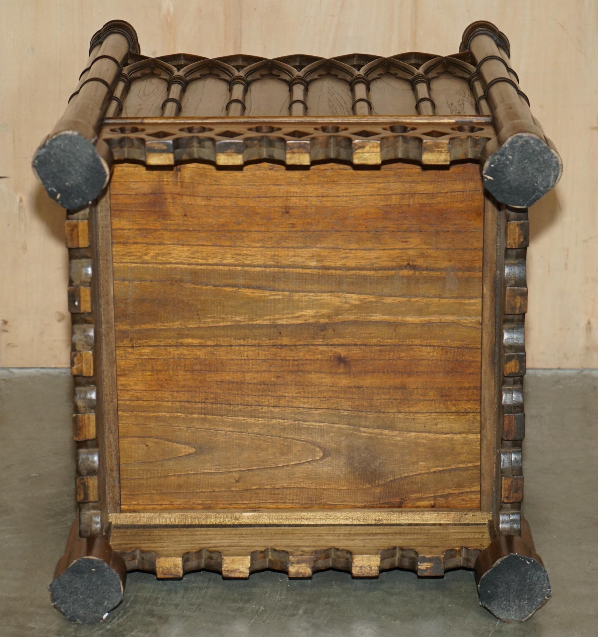 STUPENDO COPPIO DI FIORIERE GOTHIC REVIVAL EXTRA LARGE IN LEGNO INCISO A MANO 72X60CM in vendita 4