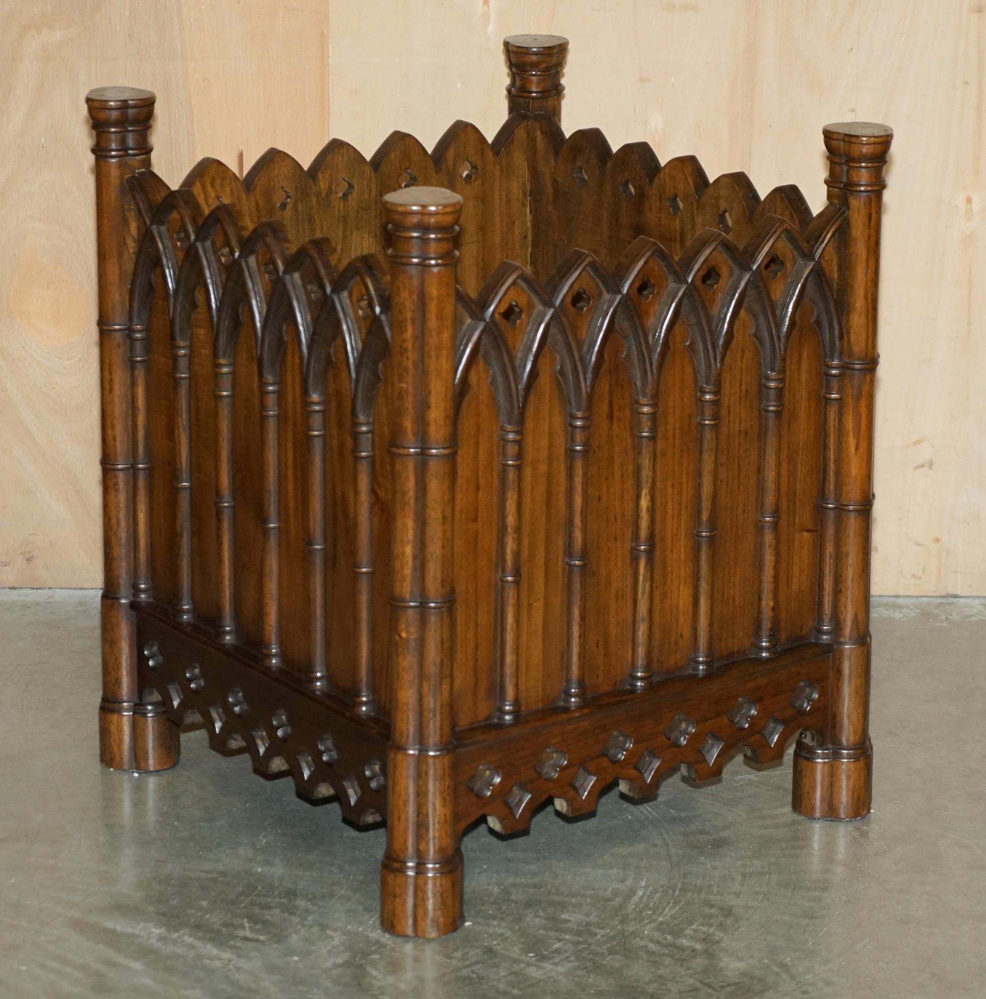 STUPENDO COPPIO DI FIORIERE GOTHIC REVIVAL EXTRA LARGE IN LEGNO INCISO A MANO 72X60CM in vendita 5
