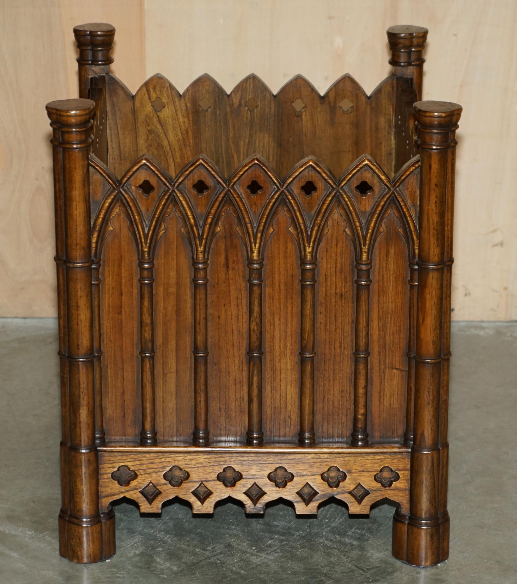STUPENDO COPPIO DI FIORIERE GOTHIC REVIVAL EXTRA LARGE IN LEGNO INCISO A MANO 72X60CM in vendita 6
