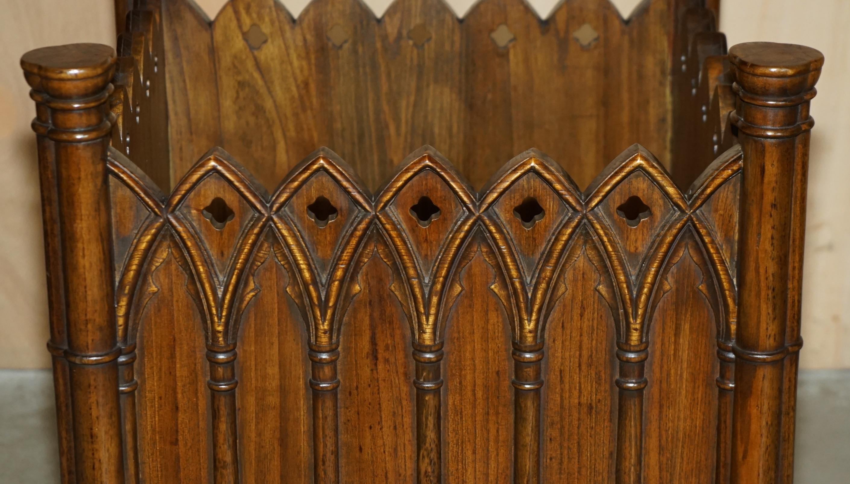 STUPENDO COPPIO DI FIORIERE GOTHIC REVIVAL EXTRA LARGE IN LEGNO INCISO A MANO 72X60CM in vendita 7