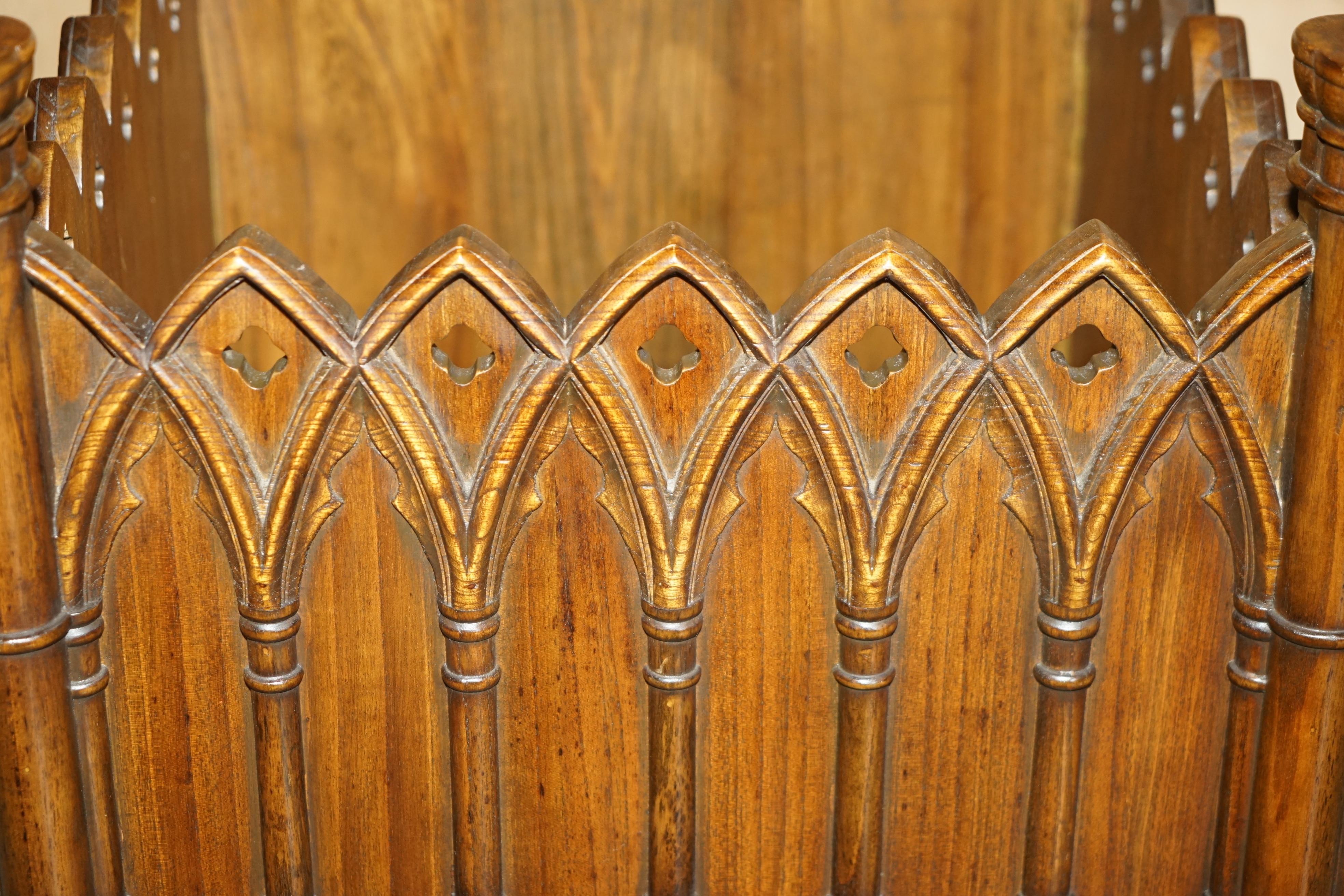 STUPENDO COPPIO DI FIORIERE GOTHIC REVIVAL EXTRA LARGE IN LEGNO INCISO A MANO 72X60CM in vendita 10