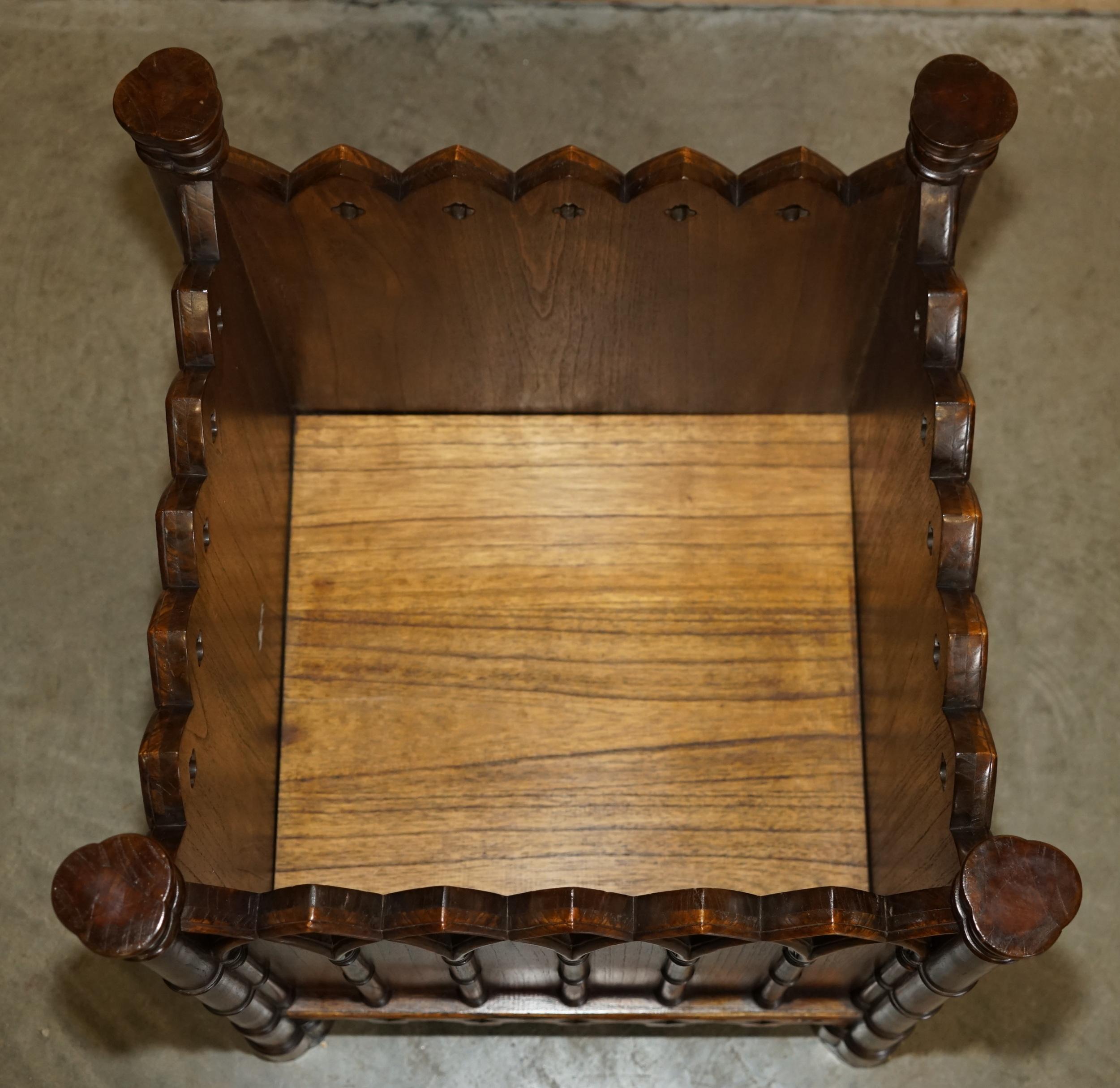 STUPENDO COPPIO DI FIORIERE GOTHIC REVIVAL EXTRA LARGE IN LEGNO INCISO A MANO 72X60CM in vendita 11