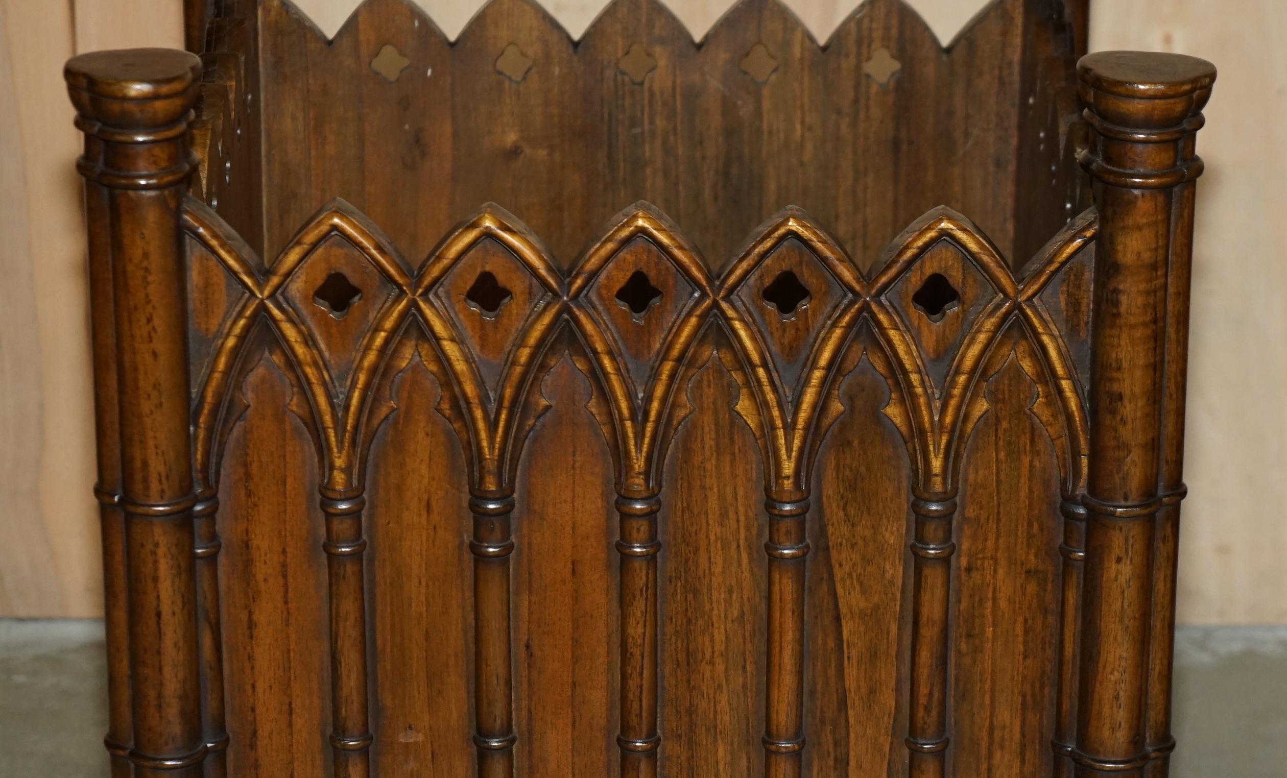 Inglese STUPENDO COPPIO DI FIORIERE GOTHIC REVIVAL EXTRA LARGE IN LEGNO INCISO A MANO 72X60CM in vendita