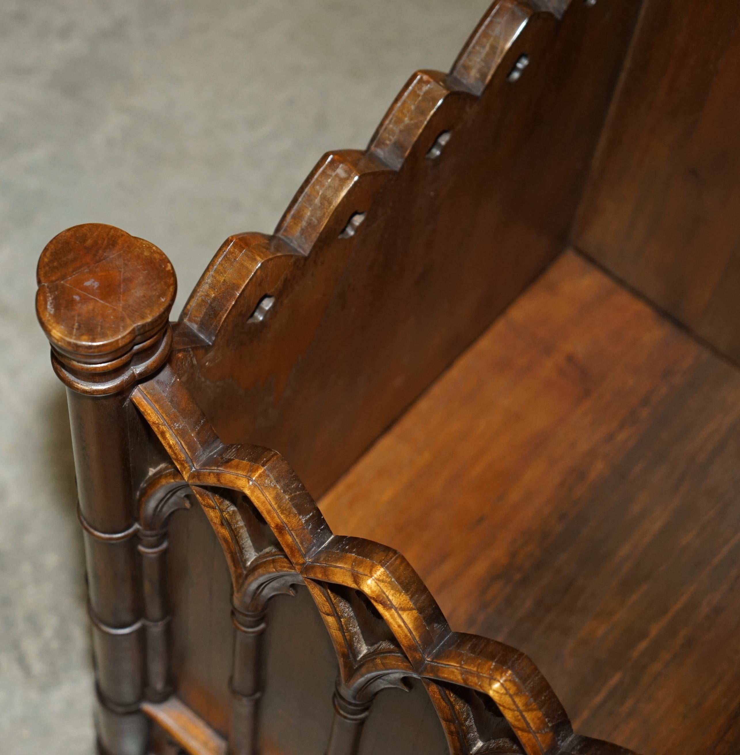 STUPENDO COPPIO DI FIORIERE GOTHIC REVIVAL EXTRA LARGE IN LEGNO INCISO A MANO 72X60CM in vendita 1