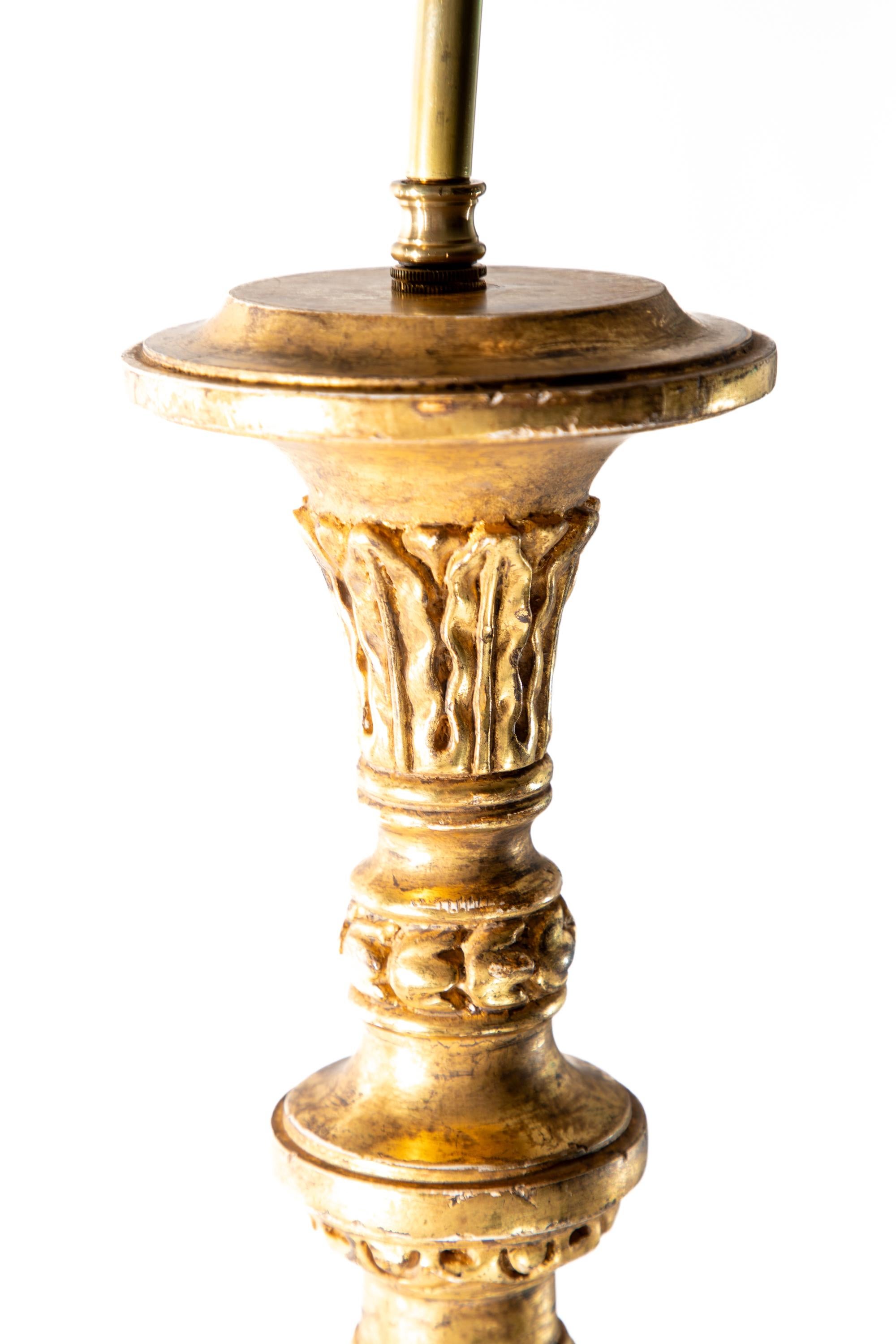 Stunning Hand-Carved Giltwood Floor Lamp In Good Condition For Sale In Dallas, TX