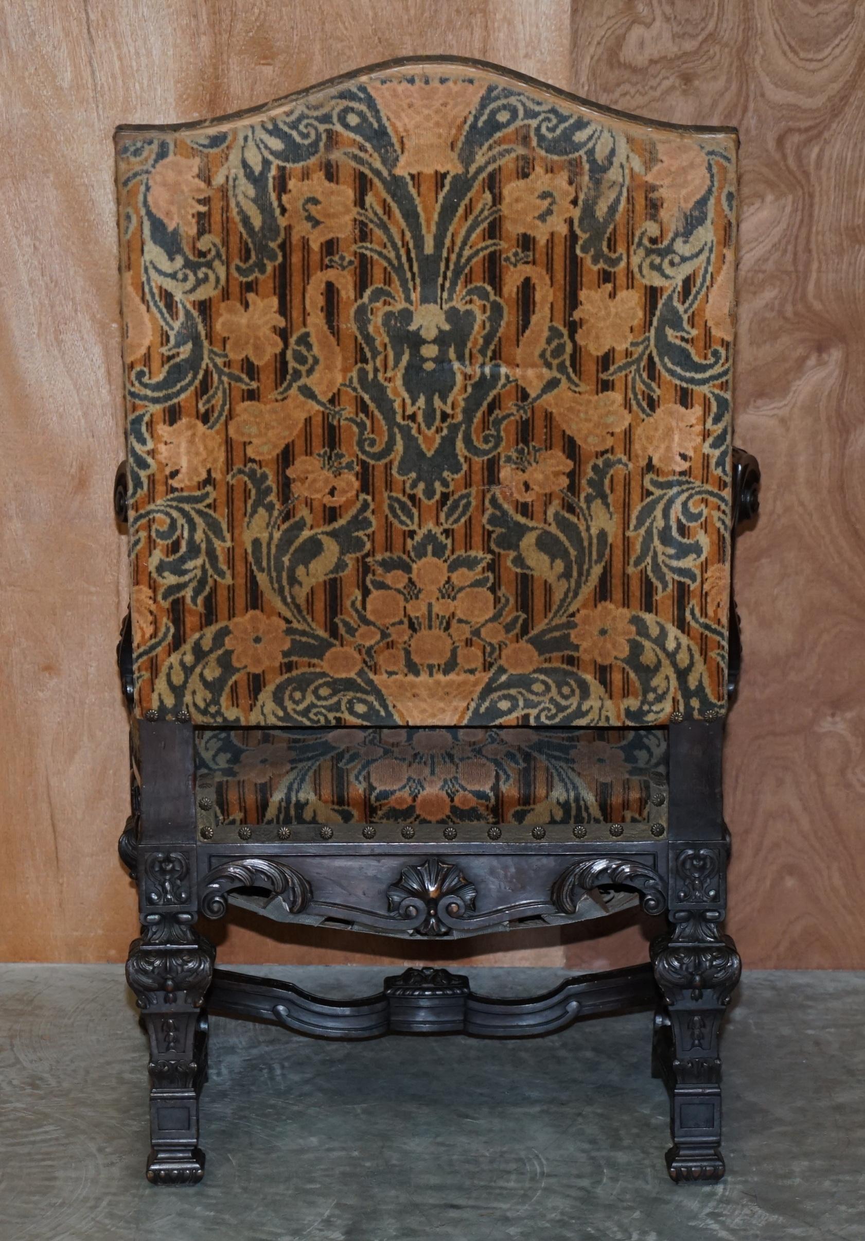Stunning Pair of Hand Carved Italian Walnut Antique circa 1860 Throne Armchairs For Sale 7