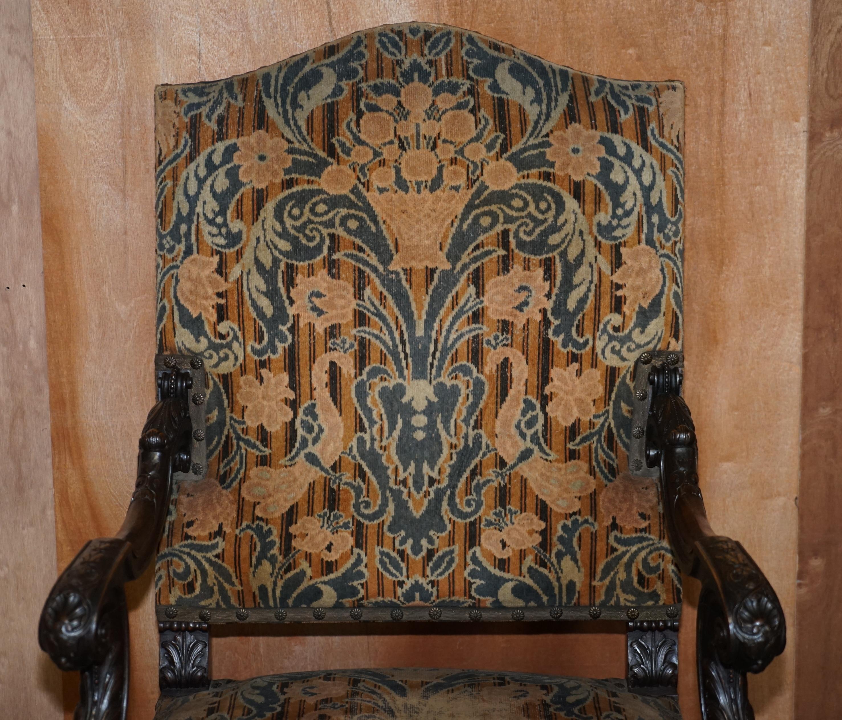 Stunning Pair of Hand Carved Italian Walnut Antique circa 1860 Throne Armchairs For Sale 10