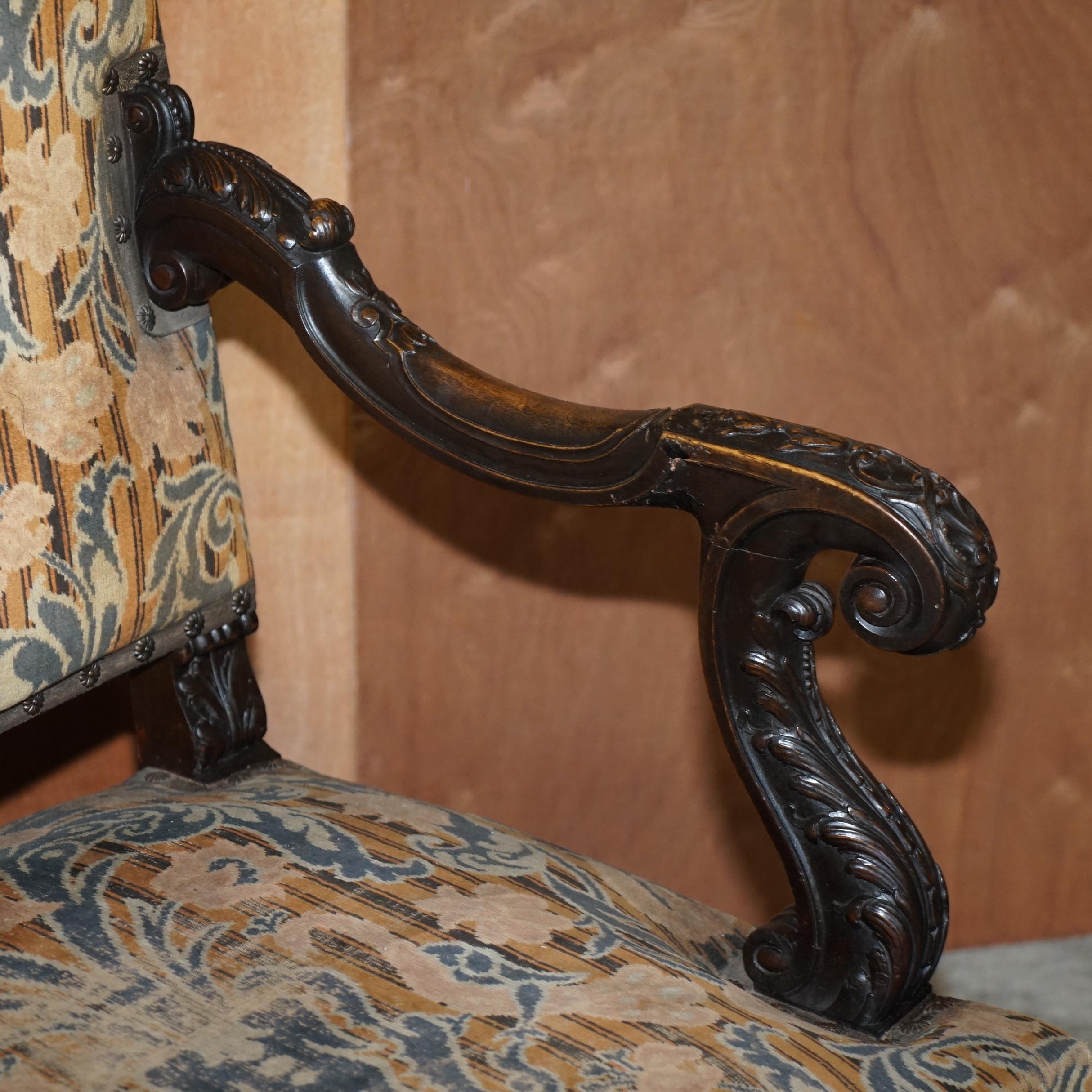 High Victorian Stunning Pair of Hand Carved Italian Walnut Antique circa 1860 Throne Armchairs For Sale