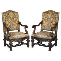 Splendida coppia di poltrone da trono in legno di noce italiano intagliato a mano del 1860 circa