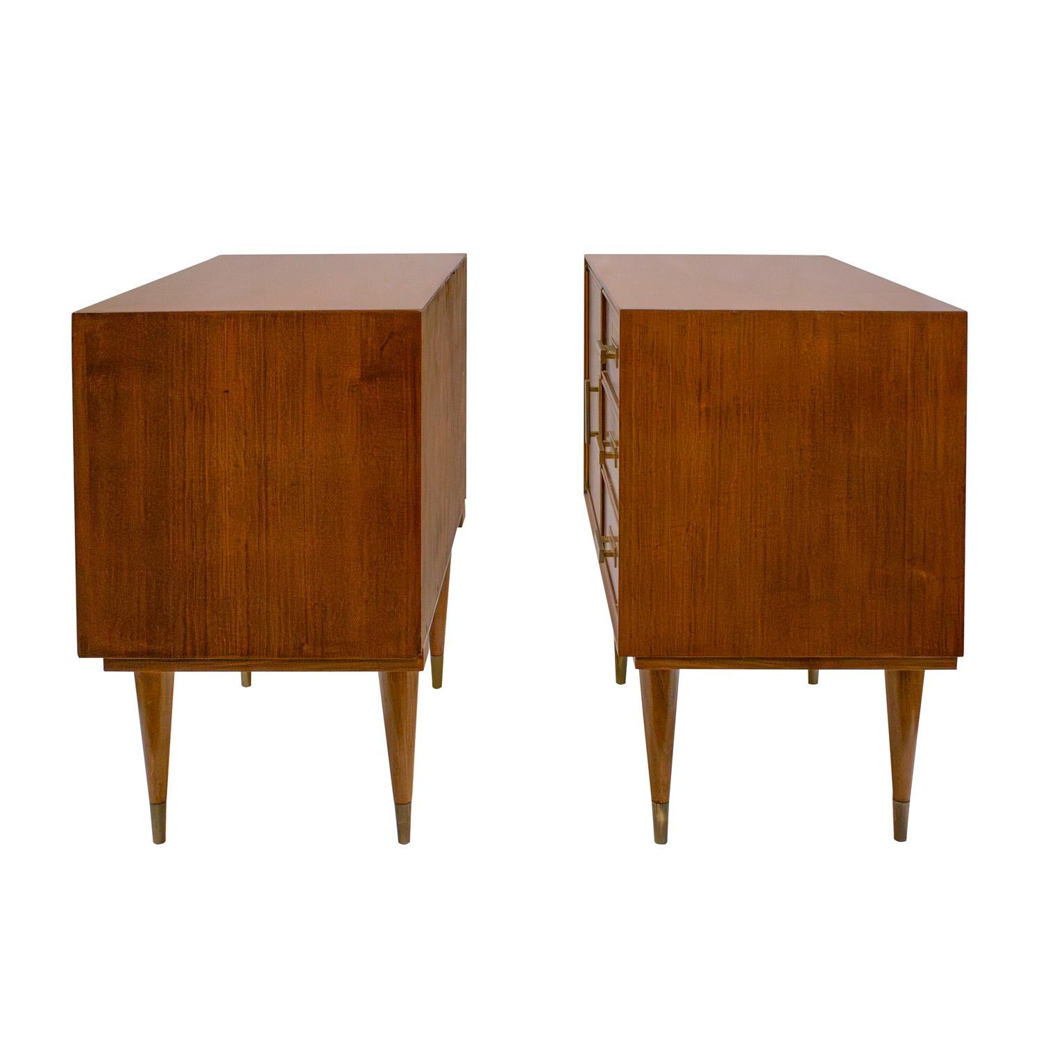 Mid-Century Modern Stunning Pair of Italian Bedside Tables in Mahogany with Brass Accents 1950s For Sale