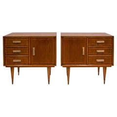 Splendida coppia di comodini italiani in mogano con inserti in ottone del 1950