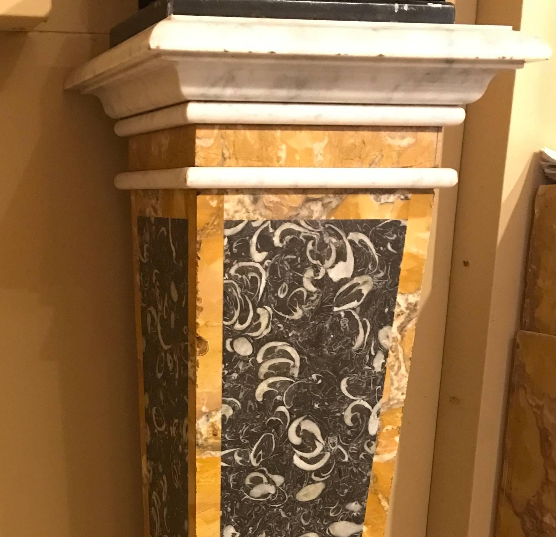 Stunning Pair of Italian Neoclassical Inlaid Marble Bases or Pedestals In Good Condition For Sale In Rome, IT