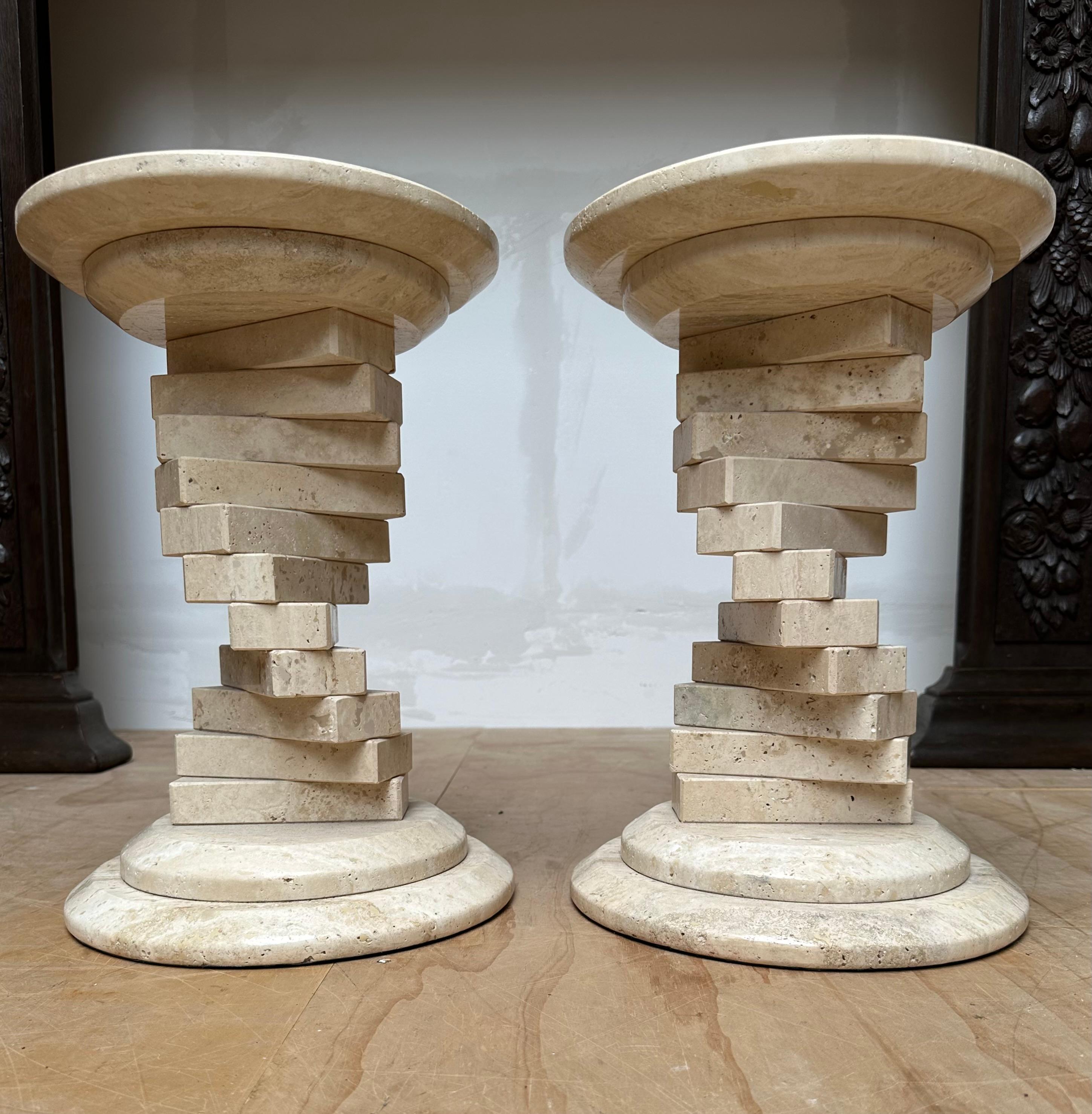 Stunning Pair of Italian Travertine Circular End Tables w. Stacked Blocks Design In Excellent Condition For Sale In Lisse, NL