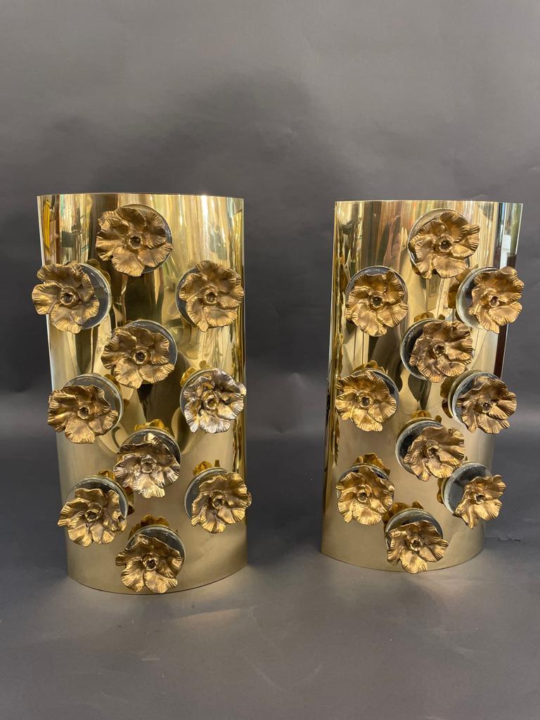 Stunning Pair of Italian Wall Lights in Brass with Bronze Decorations For Sale 3