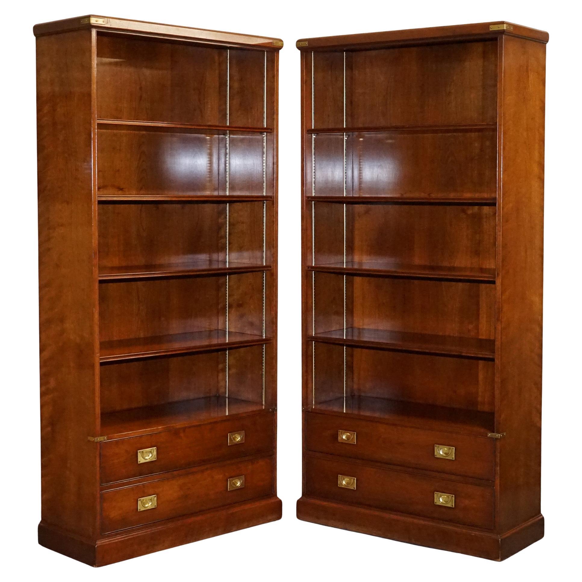 STUNNING PAIR OF KENNEDY HARRODS LONDON MILITARY CAMPAiGN OPEN BOOKCASES For Sale