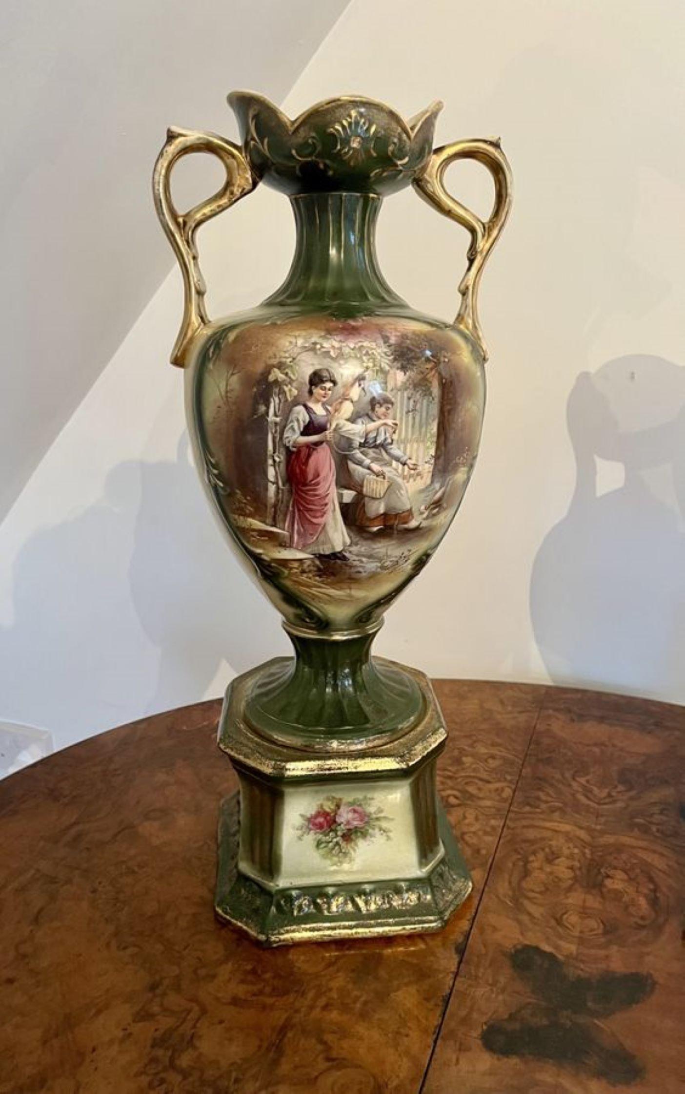 Atemberaubendes Paar großer antiker viktorianischer Vasen  (Viktorianisch) im Angebot