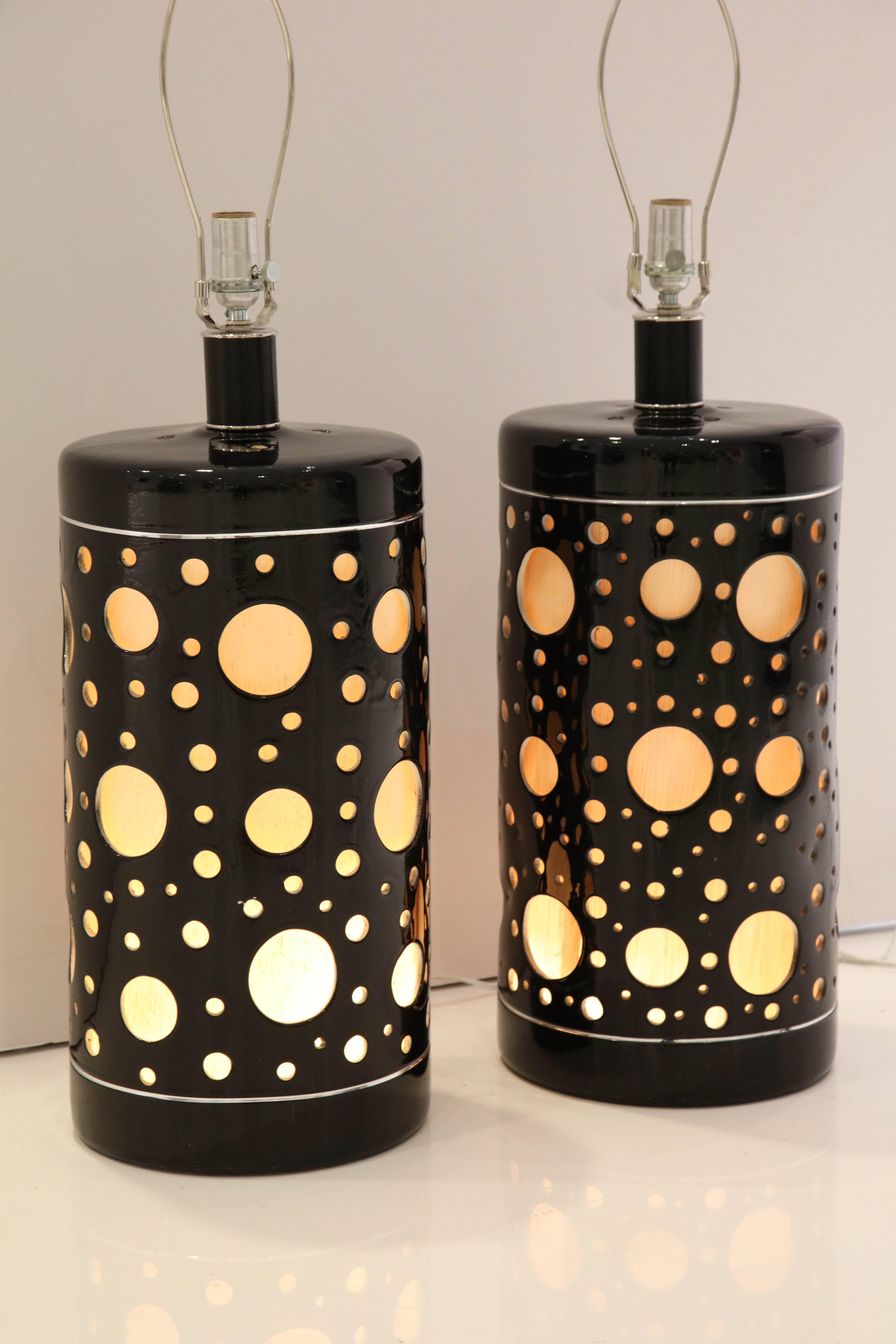 Stunning Pair of Large Ceramic Lamps In Excellent Condition For Sale In New York, NY