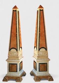 Splendida coppia di grandi obelischi in marmo policromo con vari intarsi, H: 215 cm