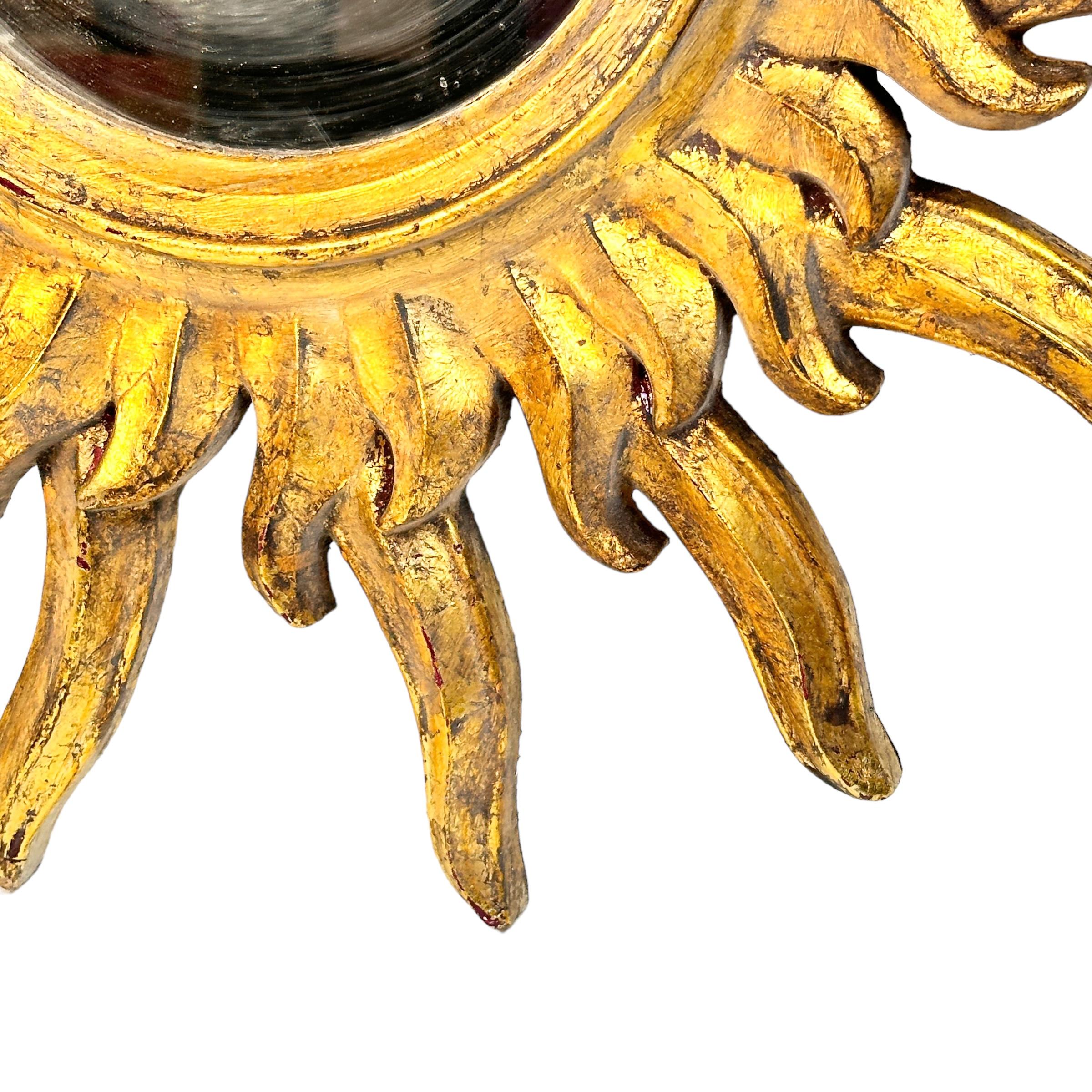 Stupéfiante paire de grands miroirs en étoile en bois doré, Italie, vers les années 1950. en vente 4