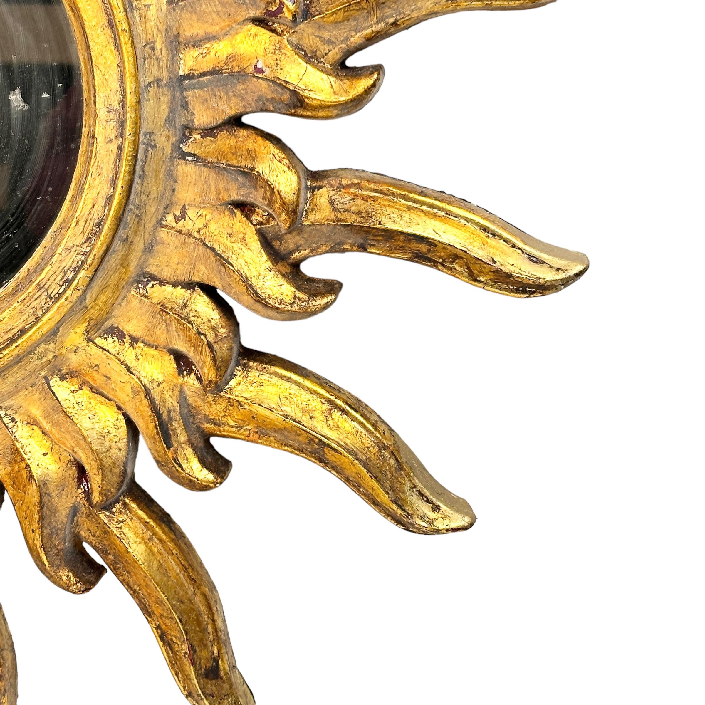 Stupéfiante paire de grands miroirs en étoile en bois doré, Italie, vers les années 1950. en vente 5