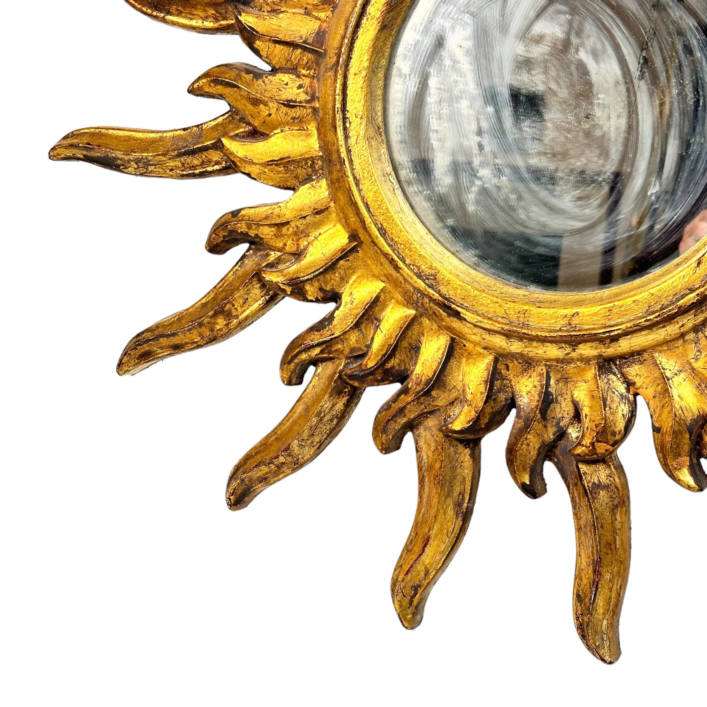 Stupéfiante paire de grands miroirs en étoile en bois doré, Italie, vers les années 1950. en vente 1