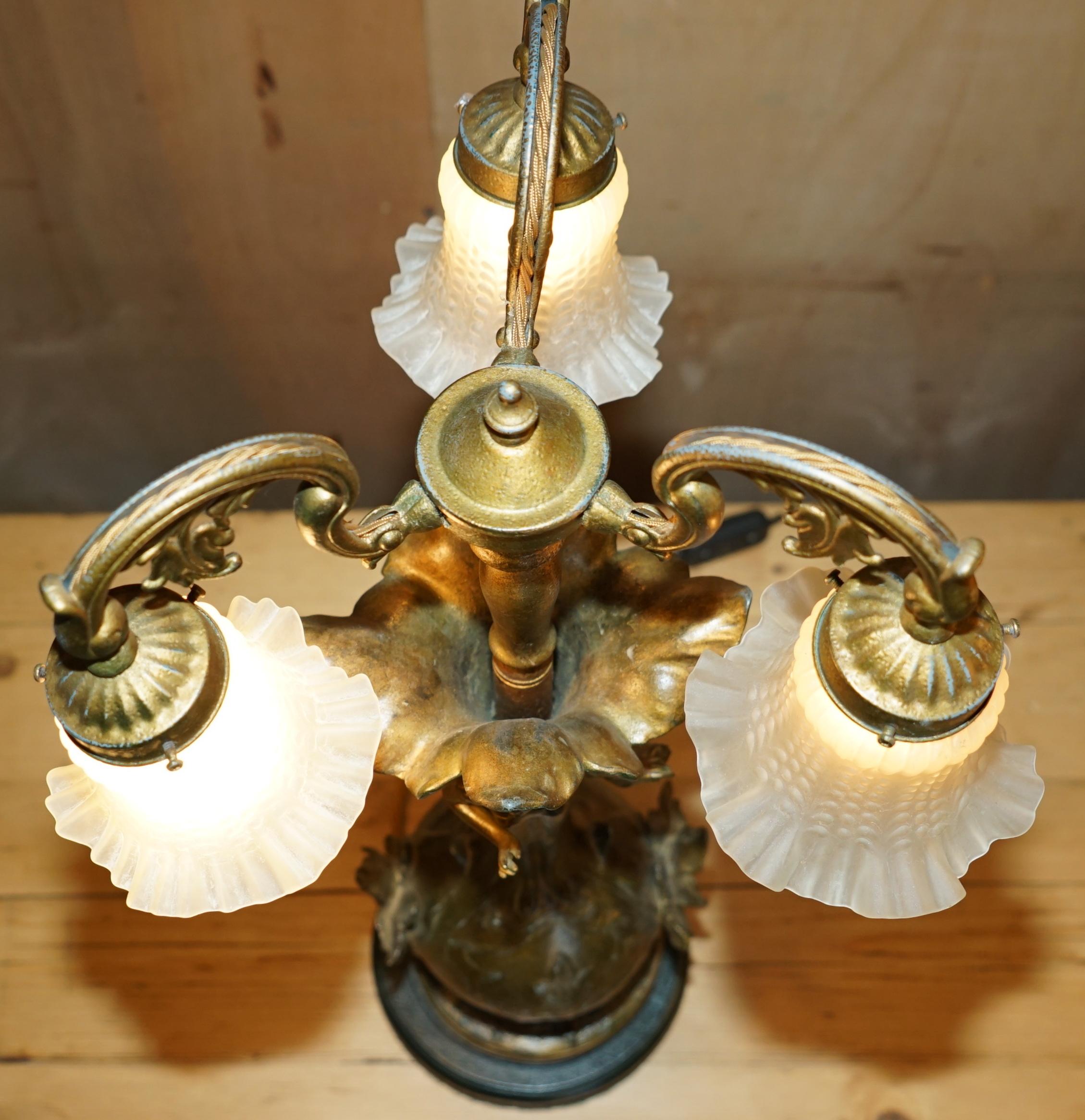 Paire de grands lampadaires de style ViNTAGE ART NOUVEAU BRONZED THREE BRANCH TABLE en vente 2