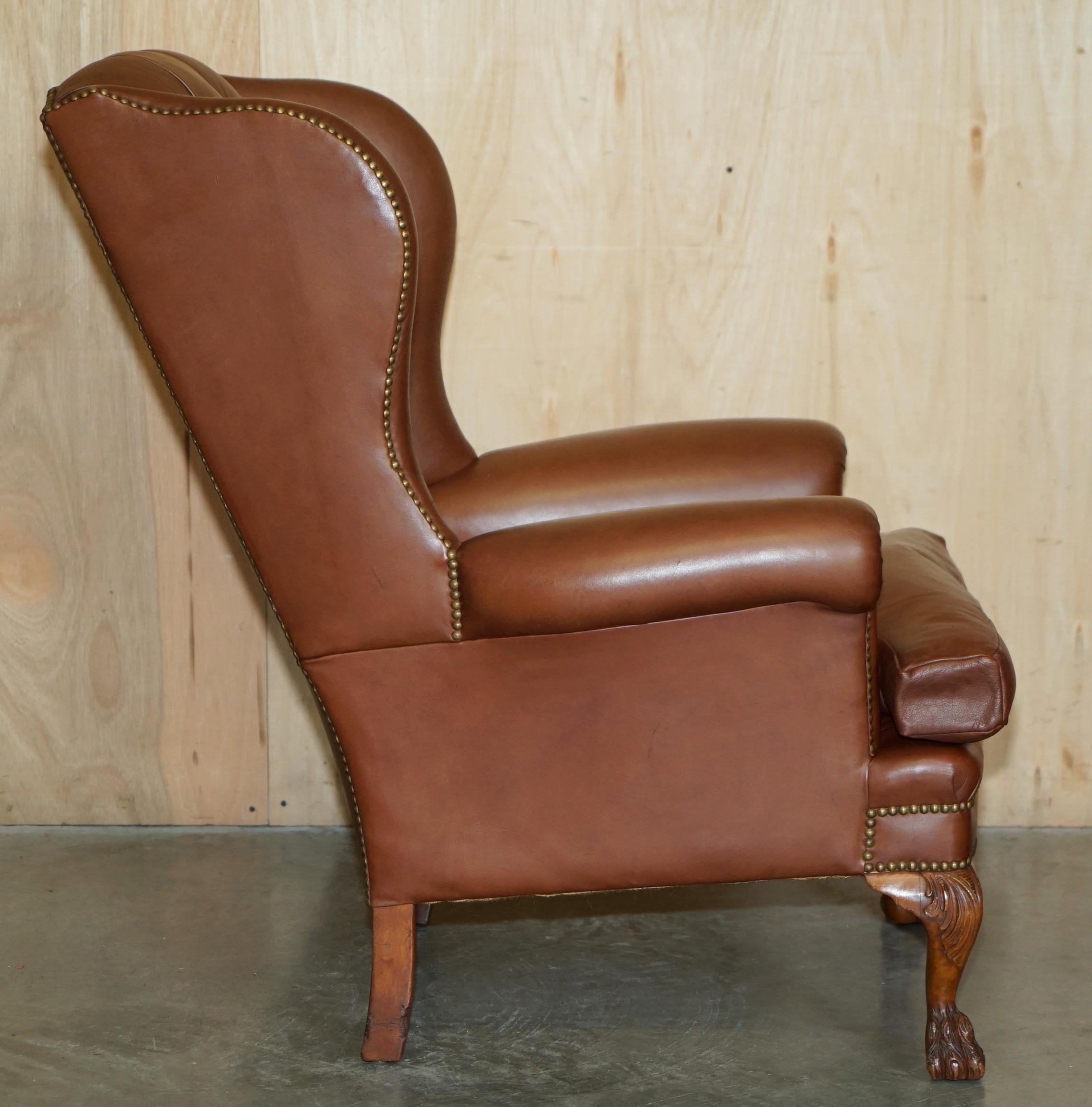 PIRE DE PIÈCES DE PIÈCES DE LION CHESTERFIELD TUFTED WINGBACK ARMCHAIRS en vente 3
