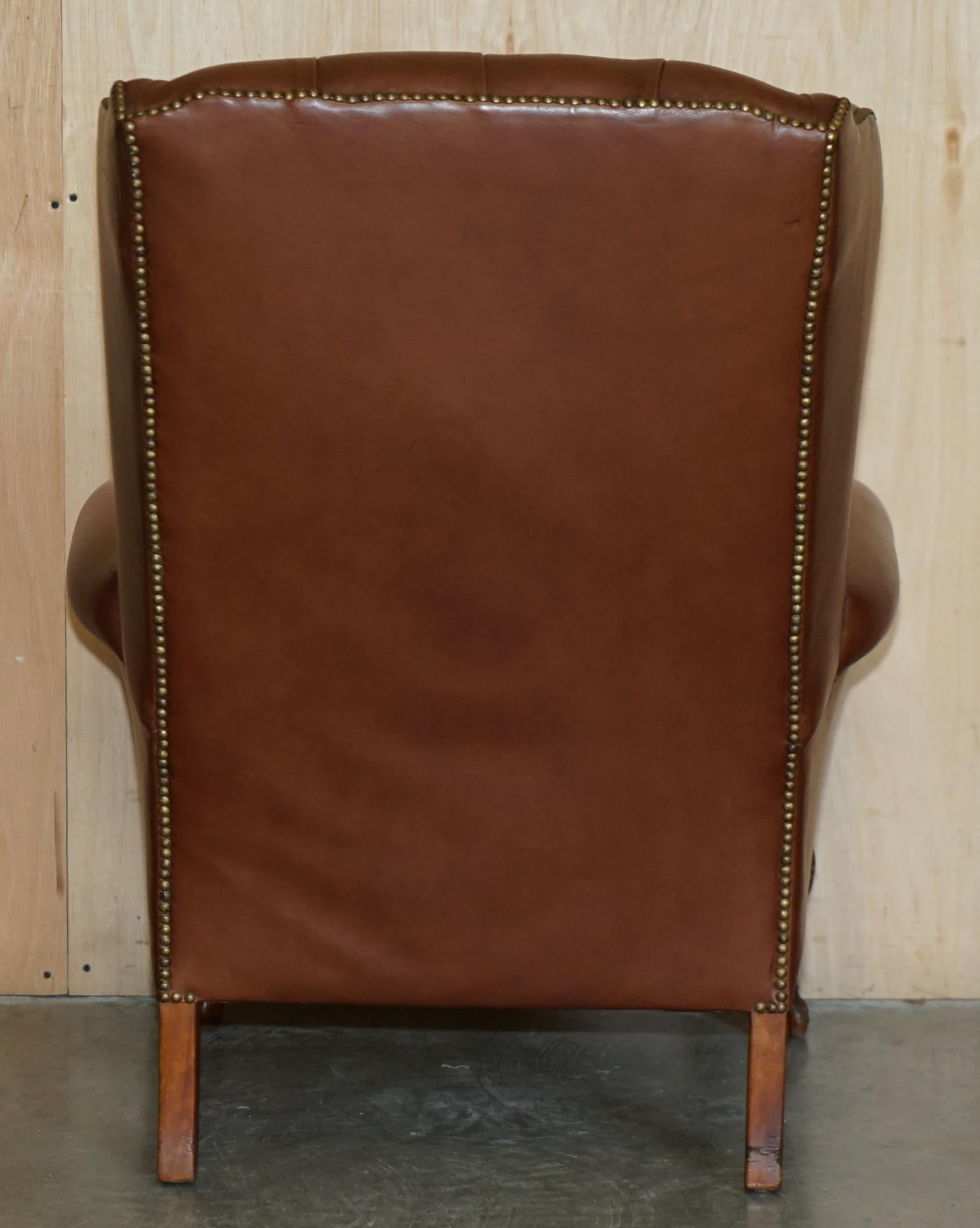 PIRE DE PIÈCES DE PIÈCES DE LION CHESTERFIELD TUFTED WINGBACK ARMCHAIRS en vente 4