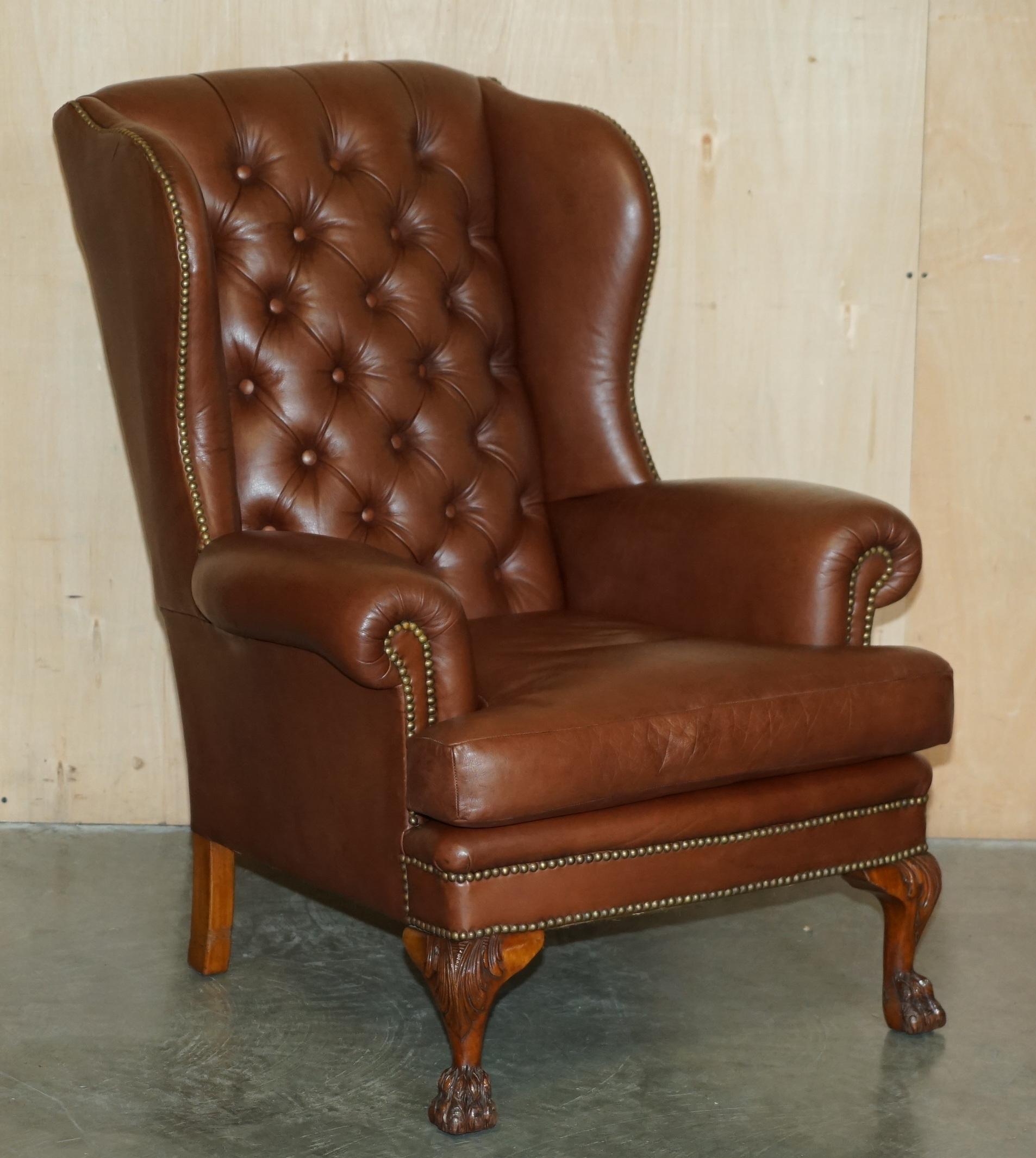 PIRE DE PIÈCES DE PIÈCES DE LION CHESTERFIELD TUFTED WINGBACK ARMCHAIRS en vente 7