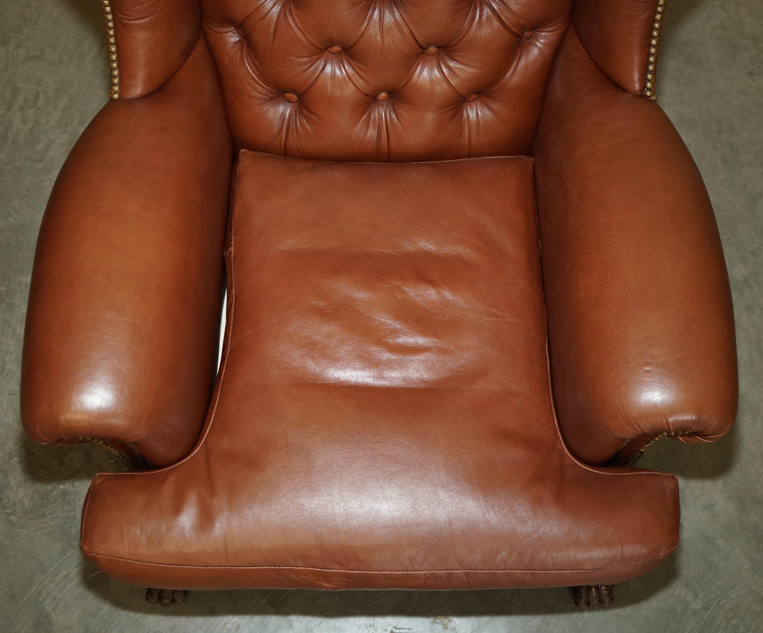 PIRE DE PIÈCES DE PIÈCES DE LION CHESTERFIELD TUFTED WINGBACK ARMCHAIRS en vente 9