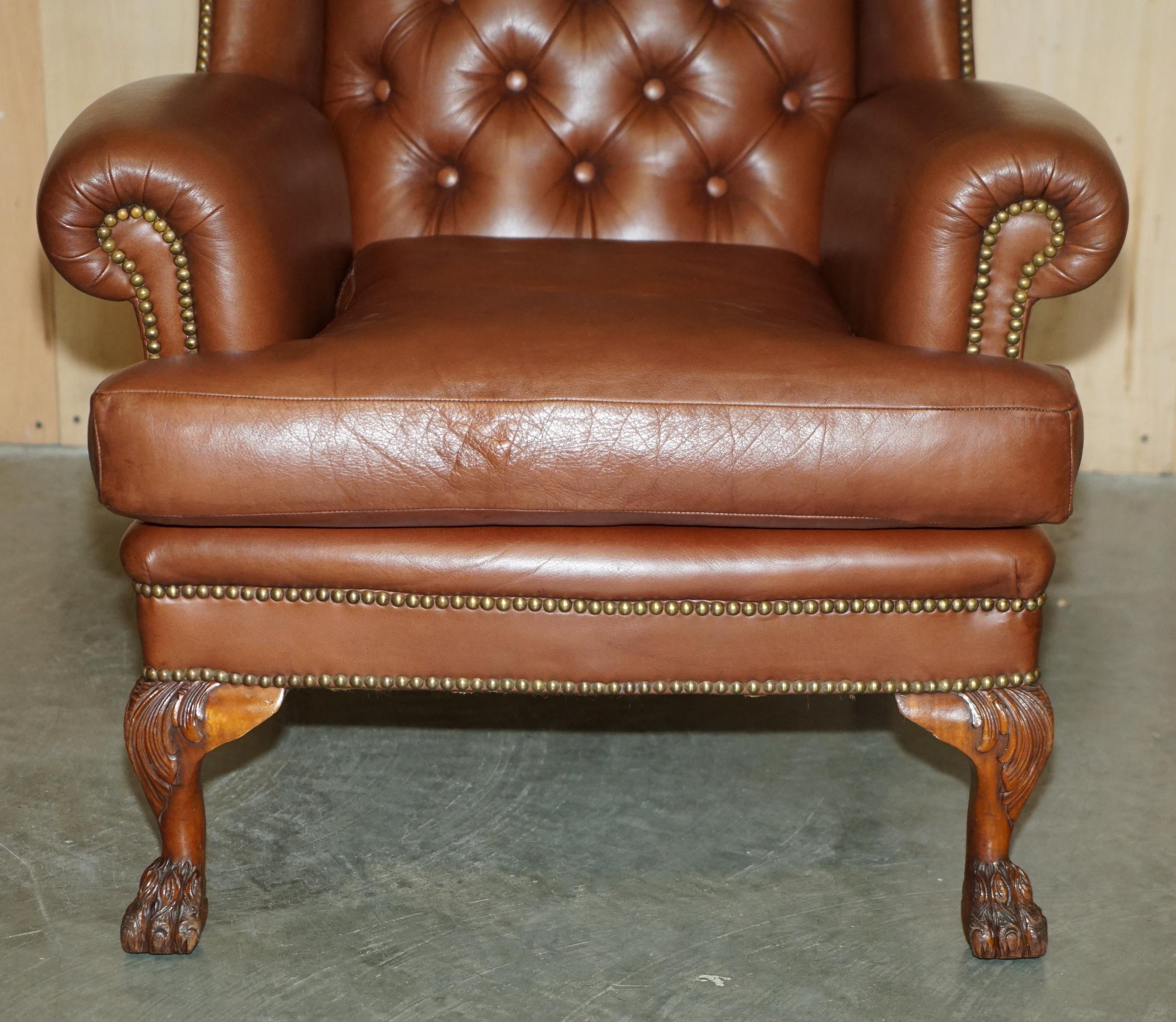 PIRE DE PIÈCES DE PIÈCES DE LION CHESTERFIELD TUFTED WINGBACK ARMCHAIRS en vente 10