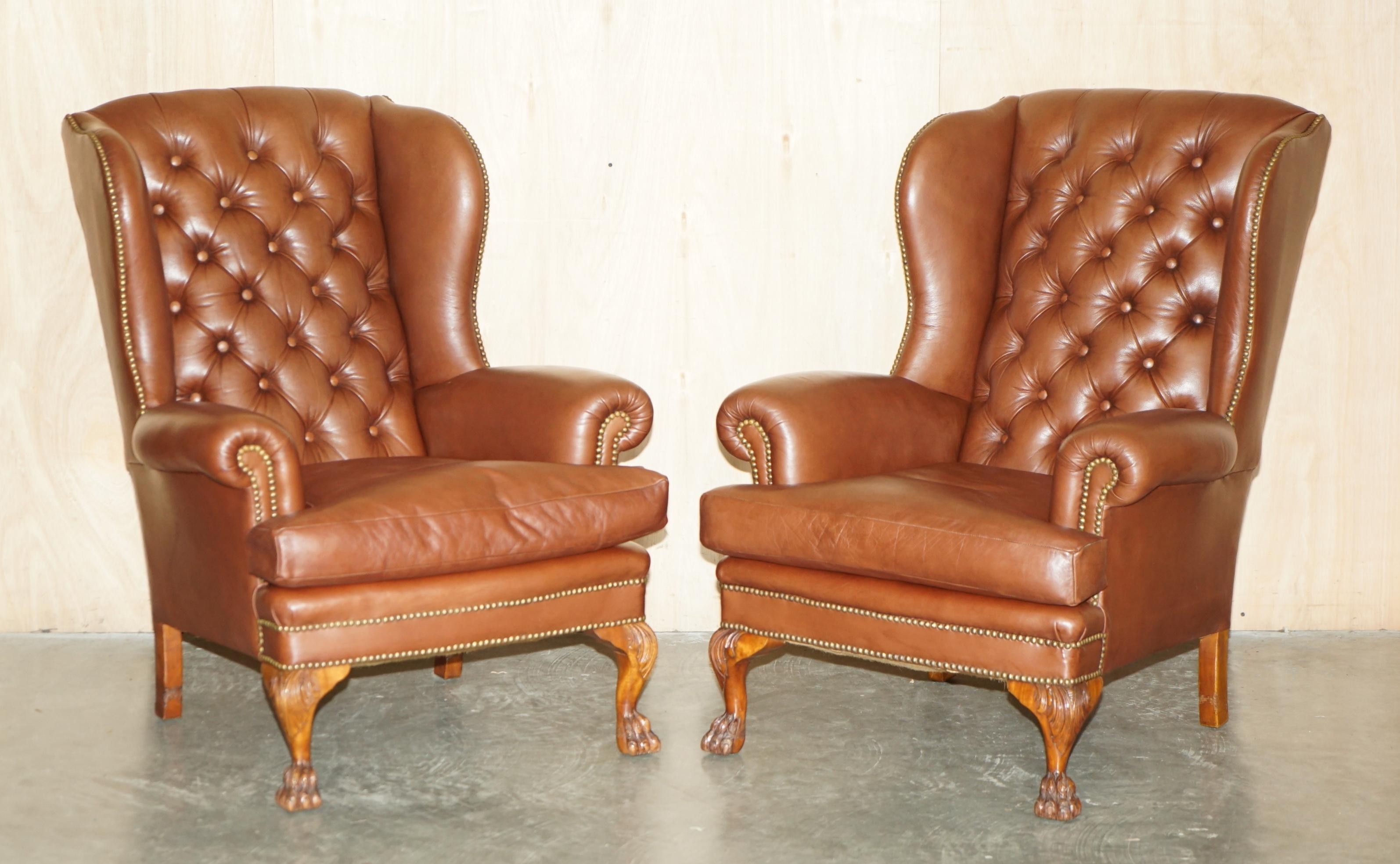 Royal House Antiques

The House Antiques a le plaisir d'offrir à la vente cette superbe paire de fauteuils à dossier basculant de style anglais, avec pieds Cabriolet sculptés en patte de lion et tapisserie d'ameublement Chesterfield. 

Veuillez