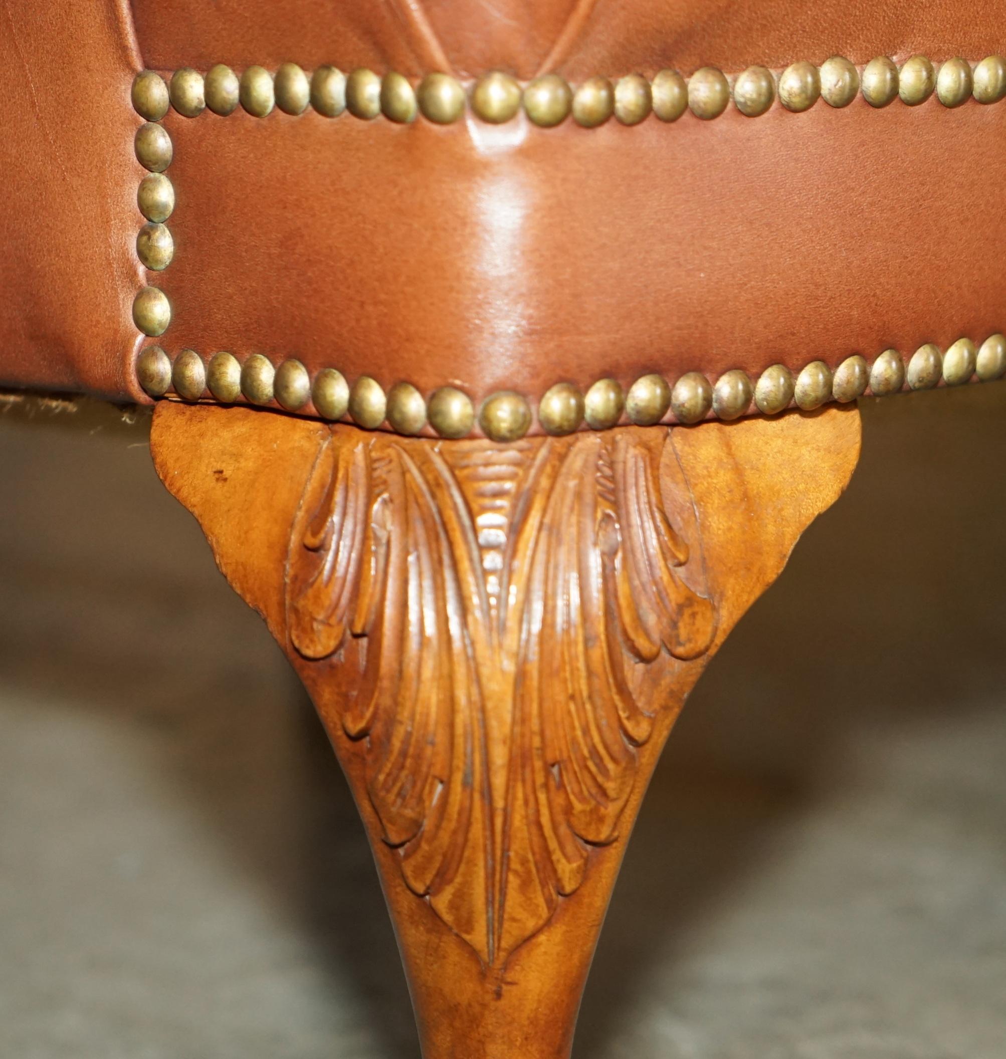 PIRE DE PIÈCES DE PIÈCES DE LION CHESTERFIELD TUFTED WINGBACK ARMCHAIRS en vente 1