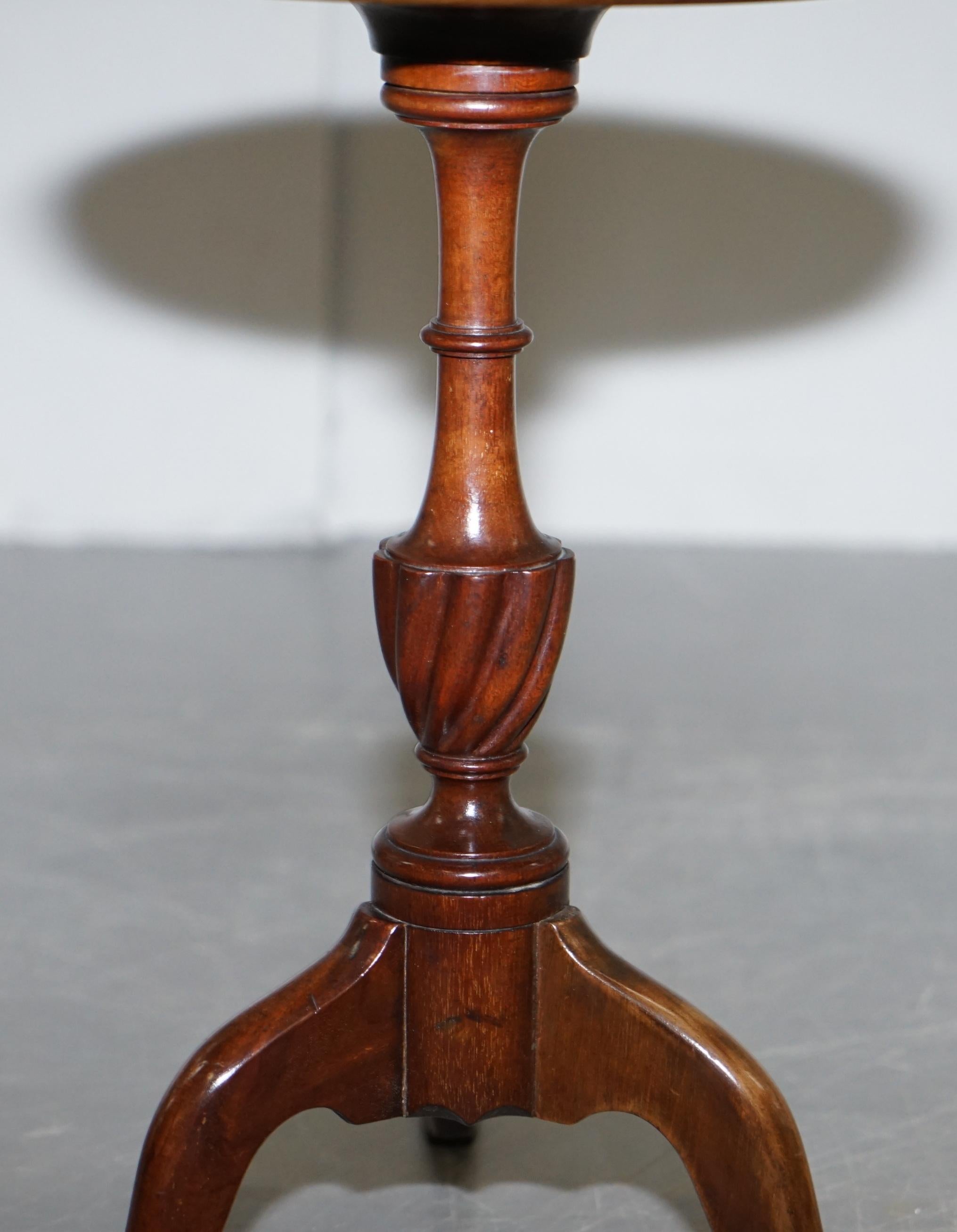 Stunning Pair of Hardwood Sheraton Revival Tripod Side End Lamp Wine Tables For Sale 11