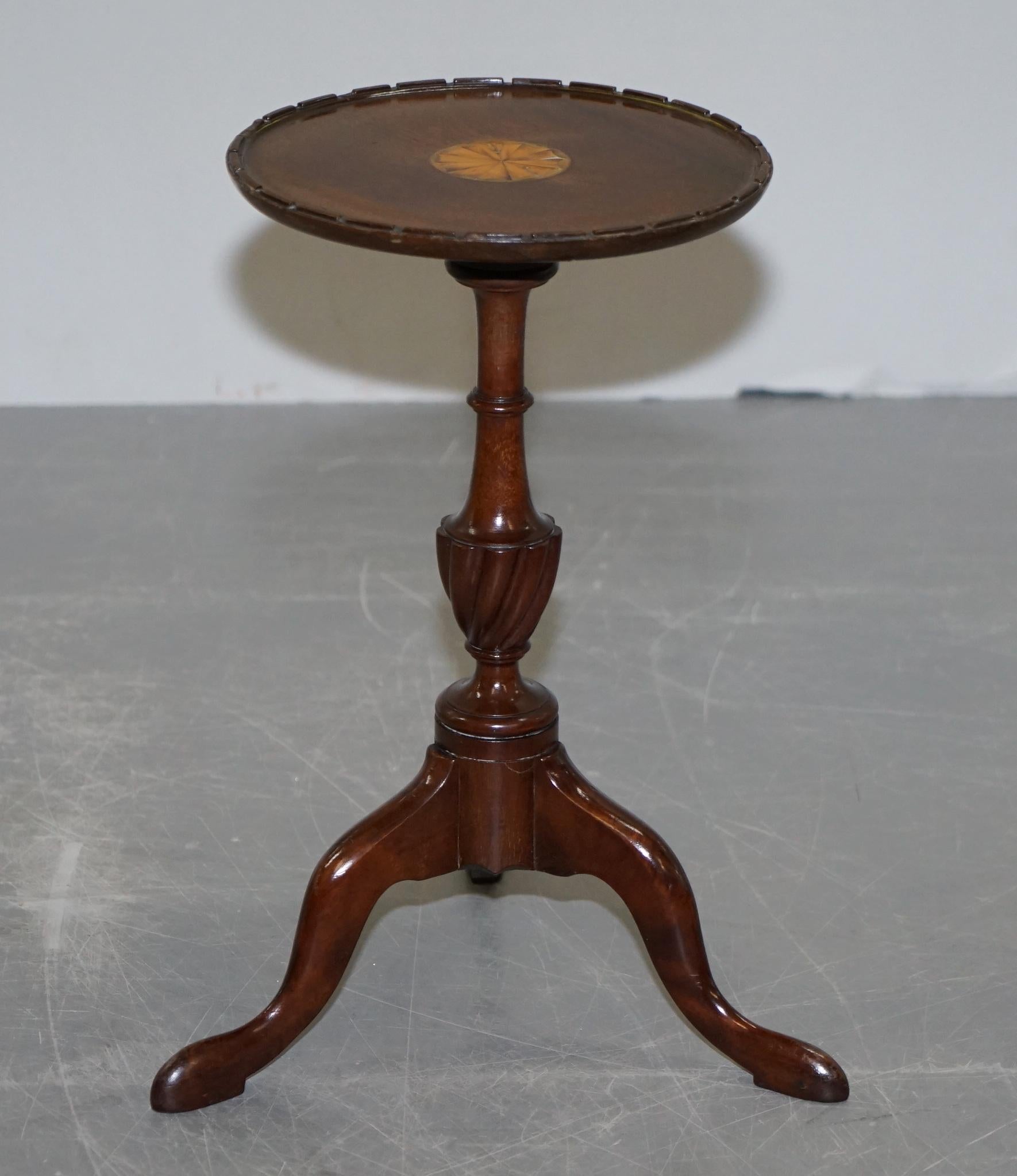 Hand-Crafted Stunning Pair of Hardwood Sheraton Revival Tripod Side End Lamp Wine Tables For Sale