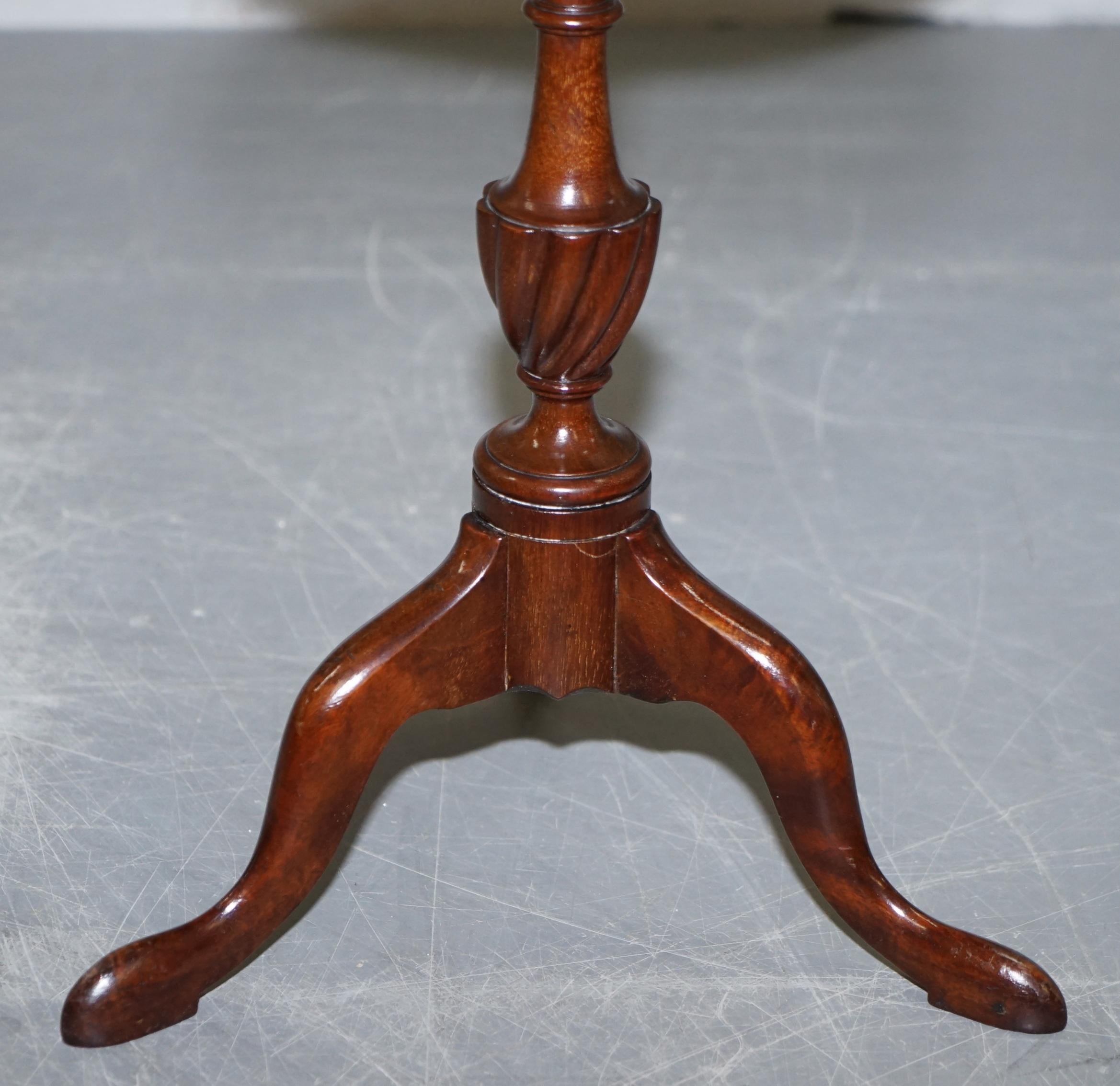 Late 19th Century Stunning Pair of Hardwood Sheraton Revival Tripod Side End Lamp Wine Tables For Sale